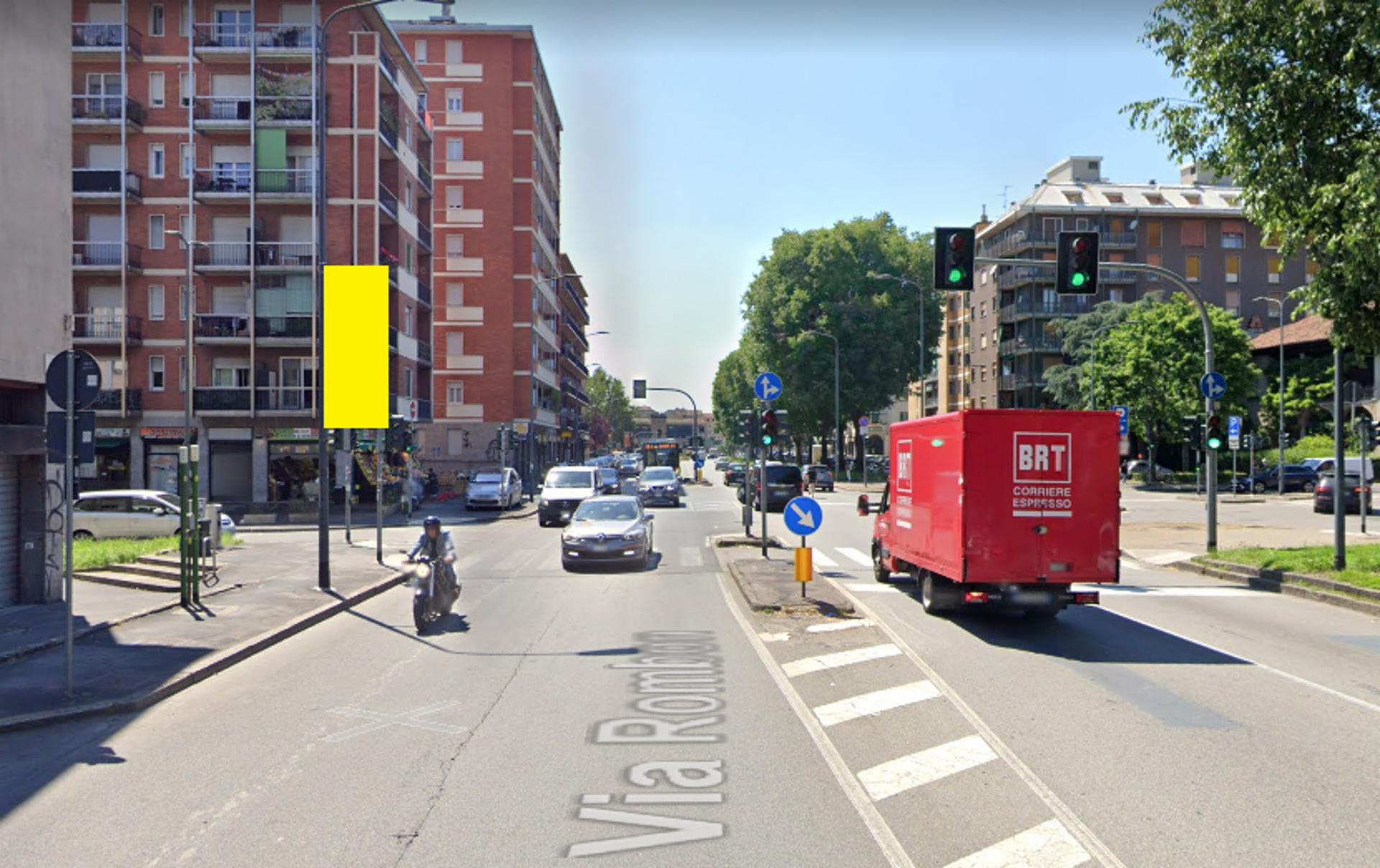 Impianto VERTICAL BANNER a Milano, in zona Bar Oscar