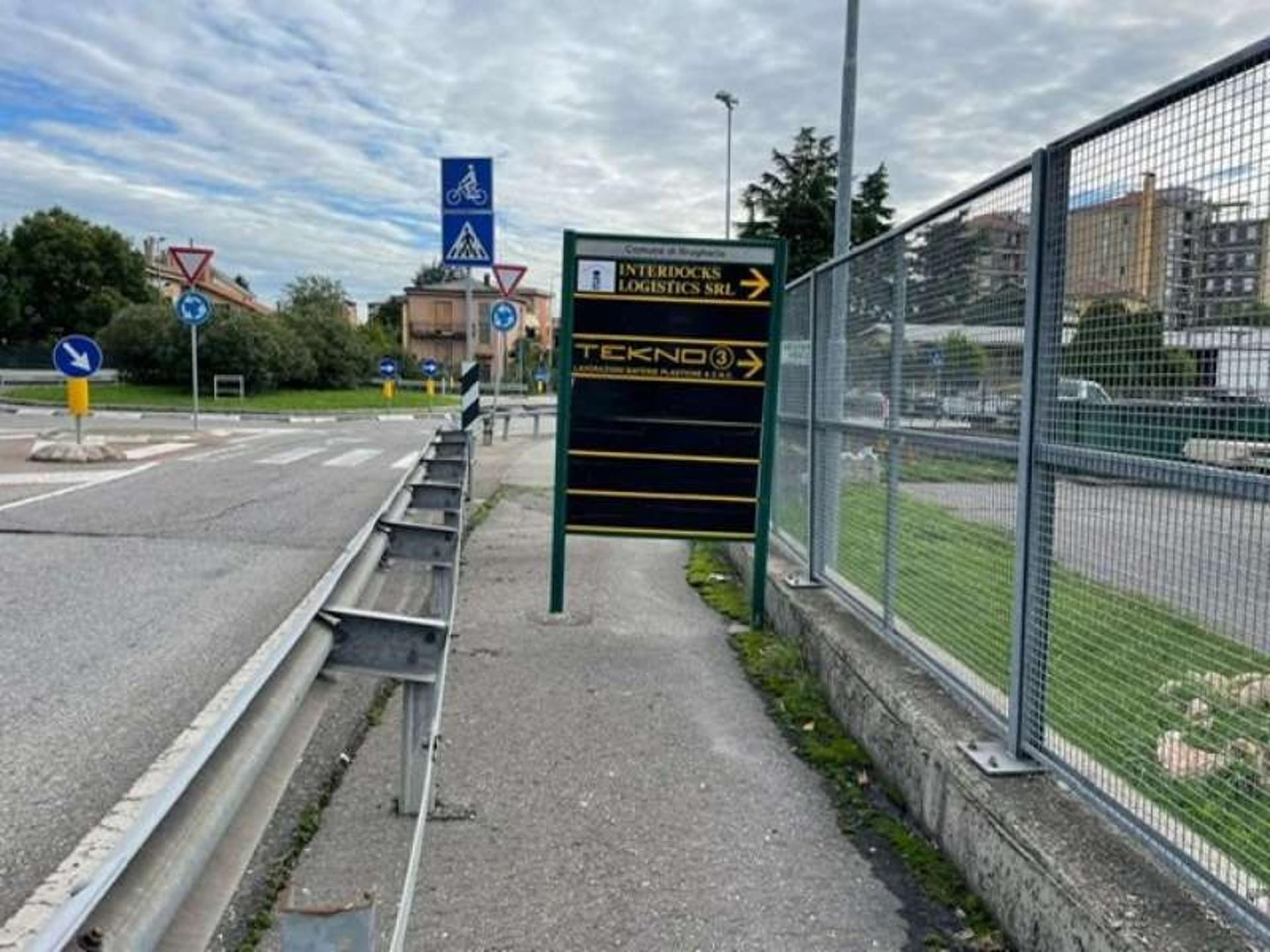 Impianto FRECCE / PREINSEGNE a Brugherio, in zona Solarium - Centro estetico