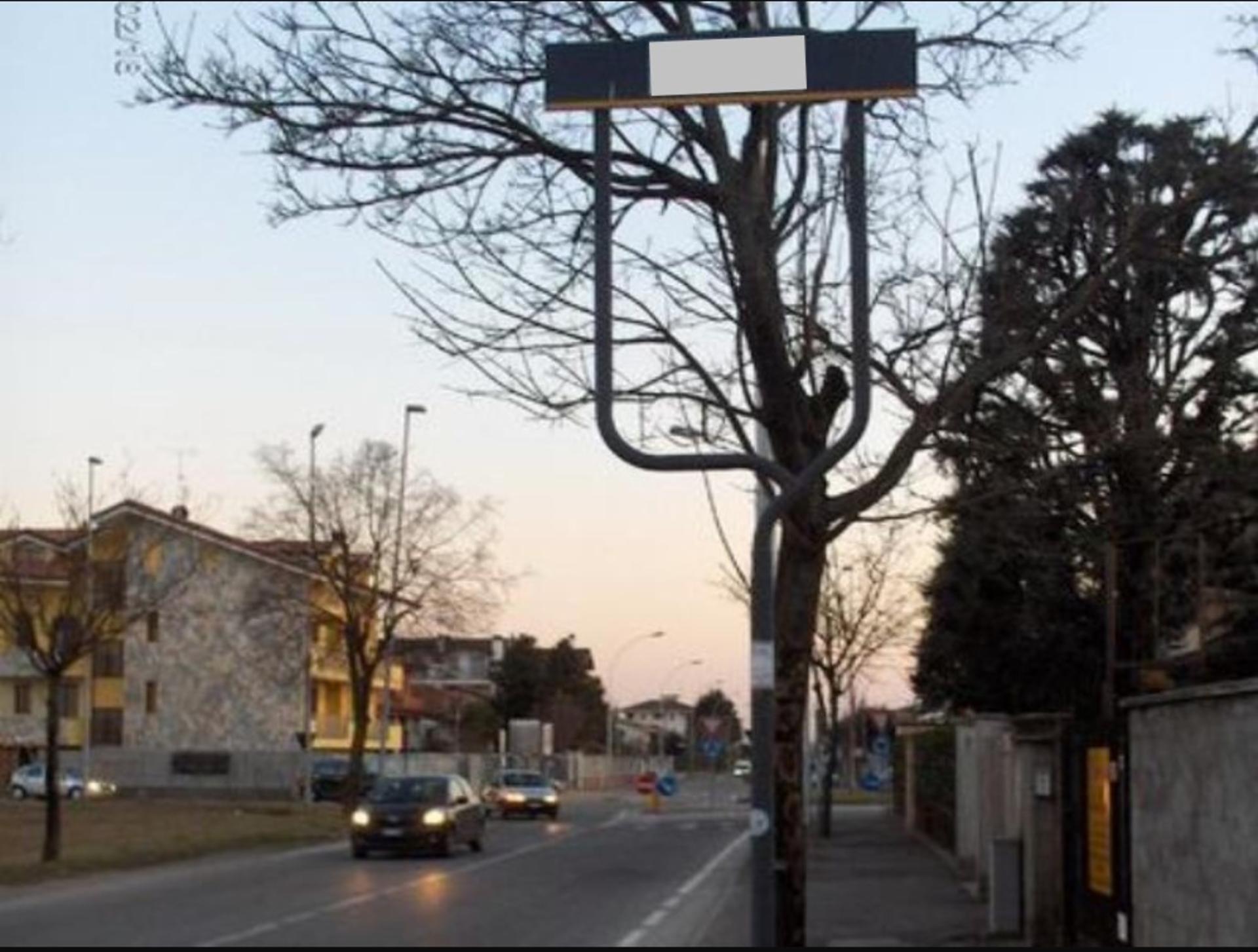Impianto FRECCE / PREINSEGNE a Bareggio, in zona Carrefour Market
