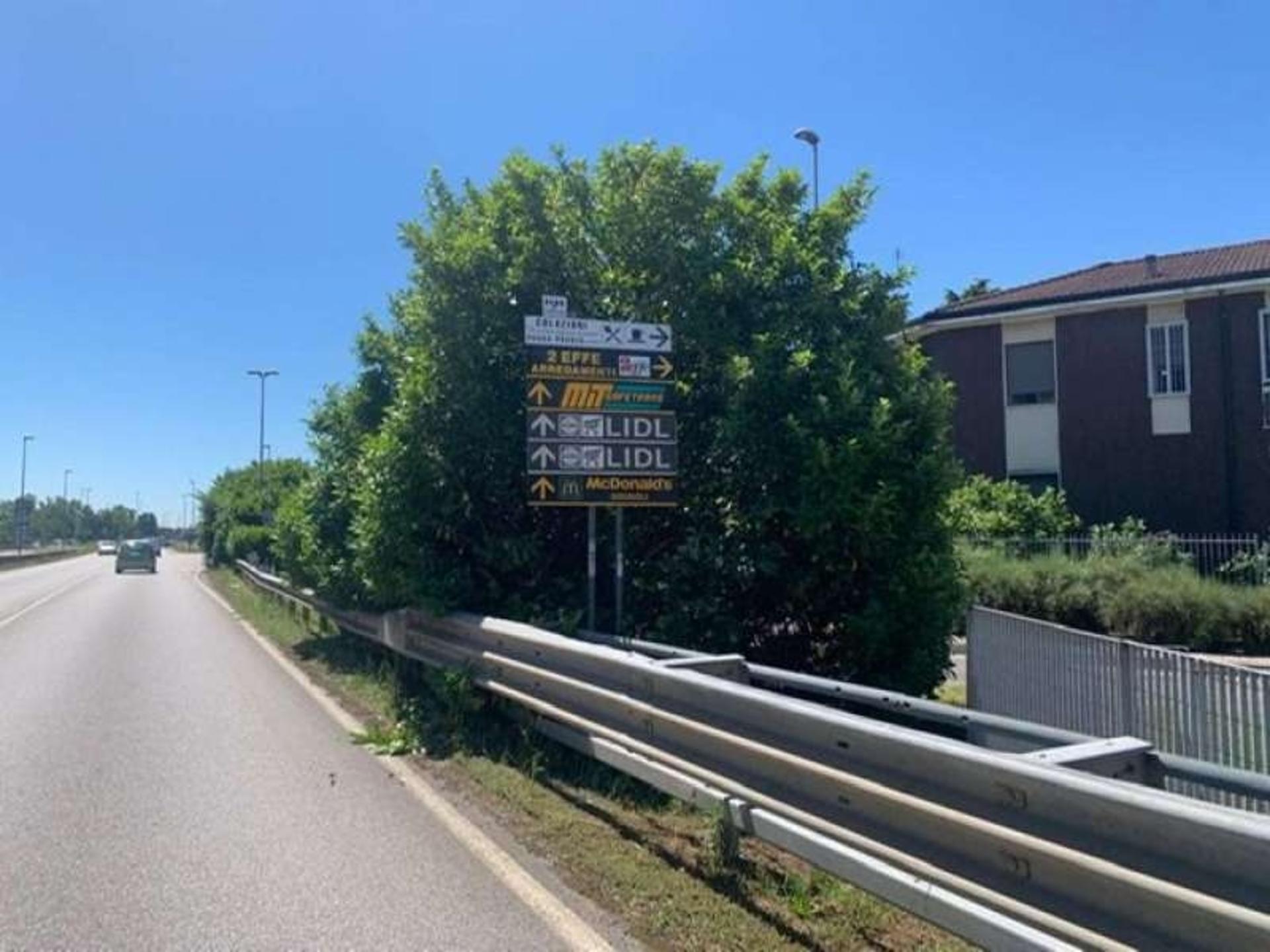 Impianto FRECCE / PREINSEGNE a Pessano con Bornago, in zona UNES