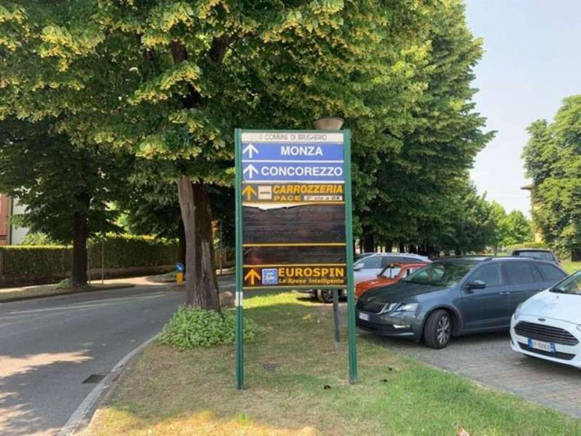 Impianto FRECCE / PREINSEGNE a Brugherio, in zona Eurospin