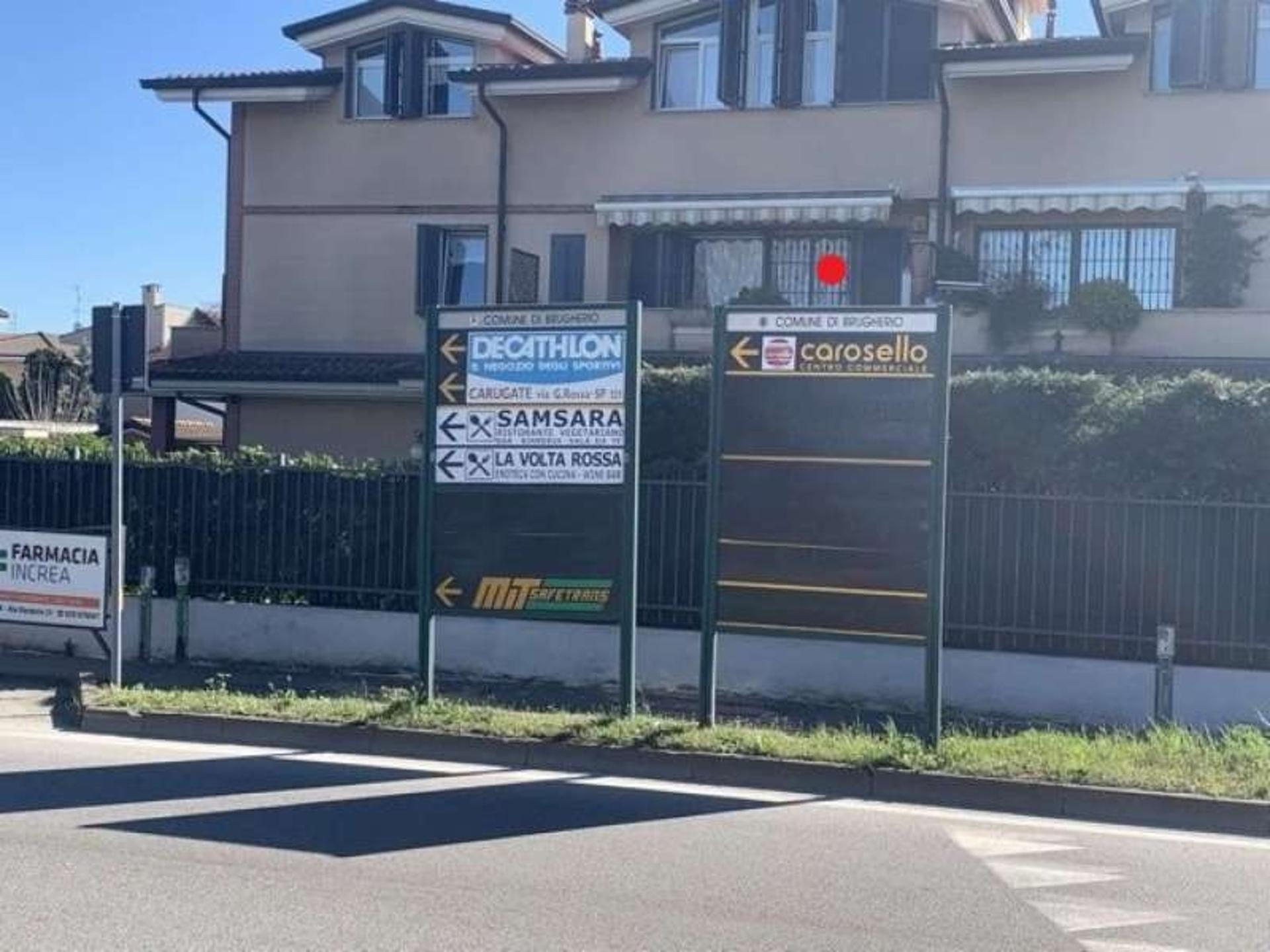 Impianto FRECCE / PREINSEGNE a Brugherio, in zona Centro estetico Solarium
