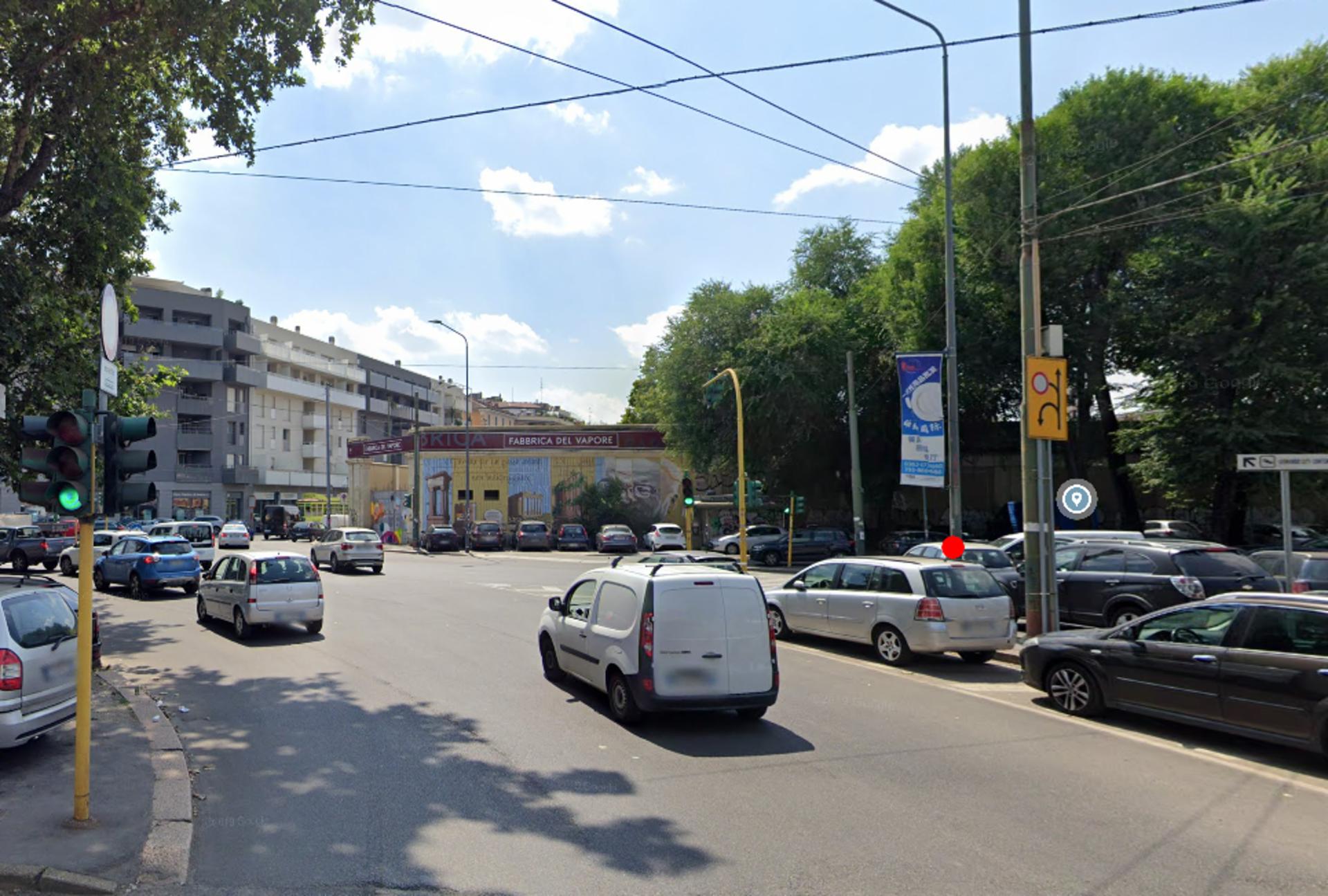 Impianto VERTICAL BANNER a Milano, in zona Da Zhong Market