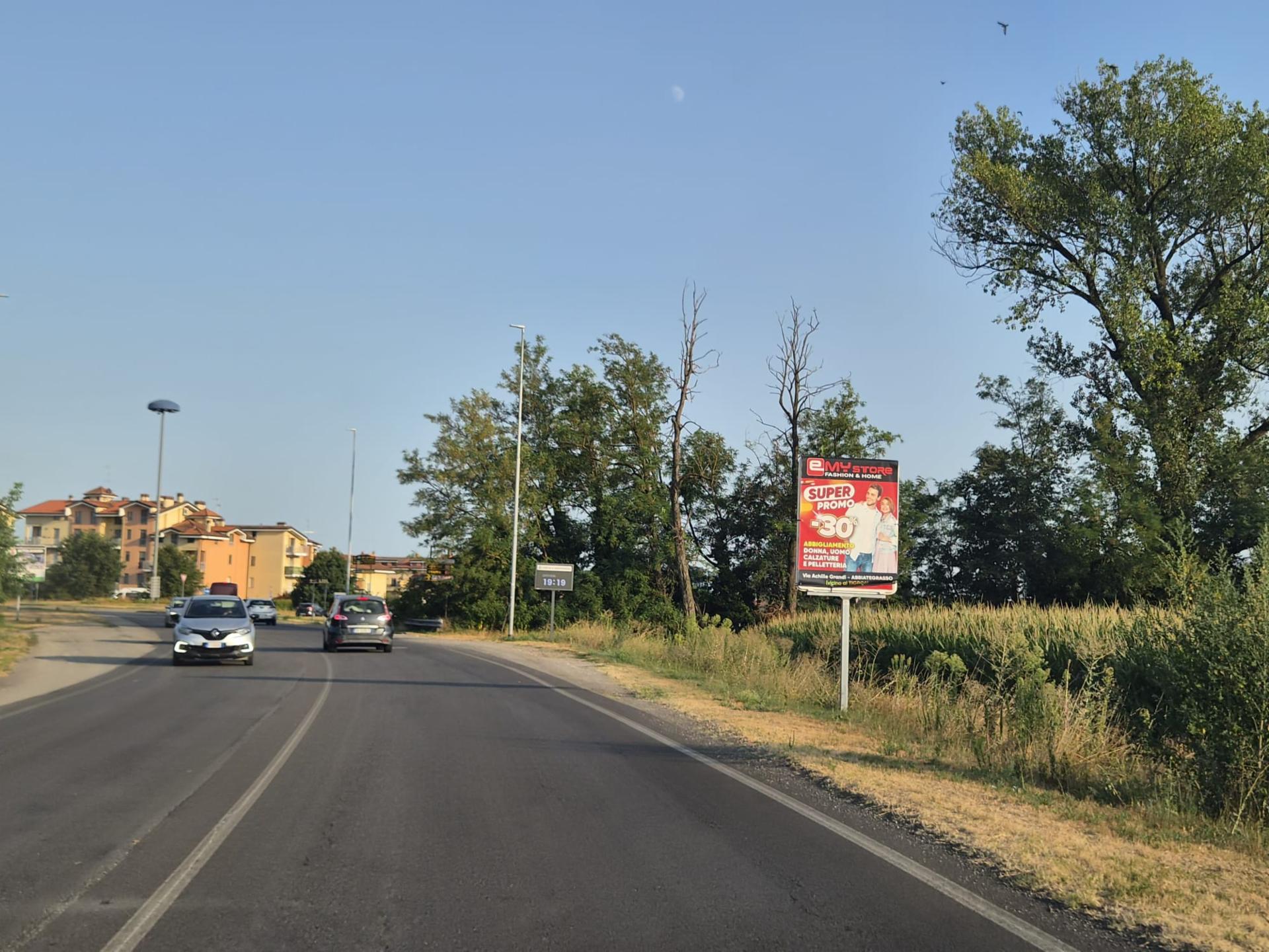 Impianto CARTELLONISTICA a Abbiategrasso, in zona MD