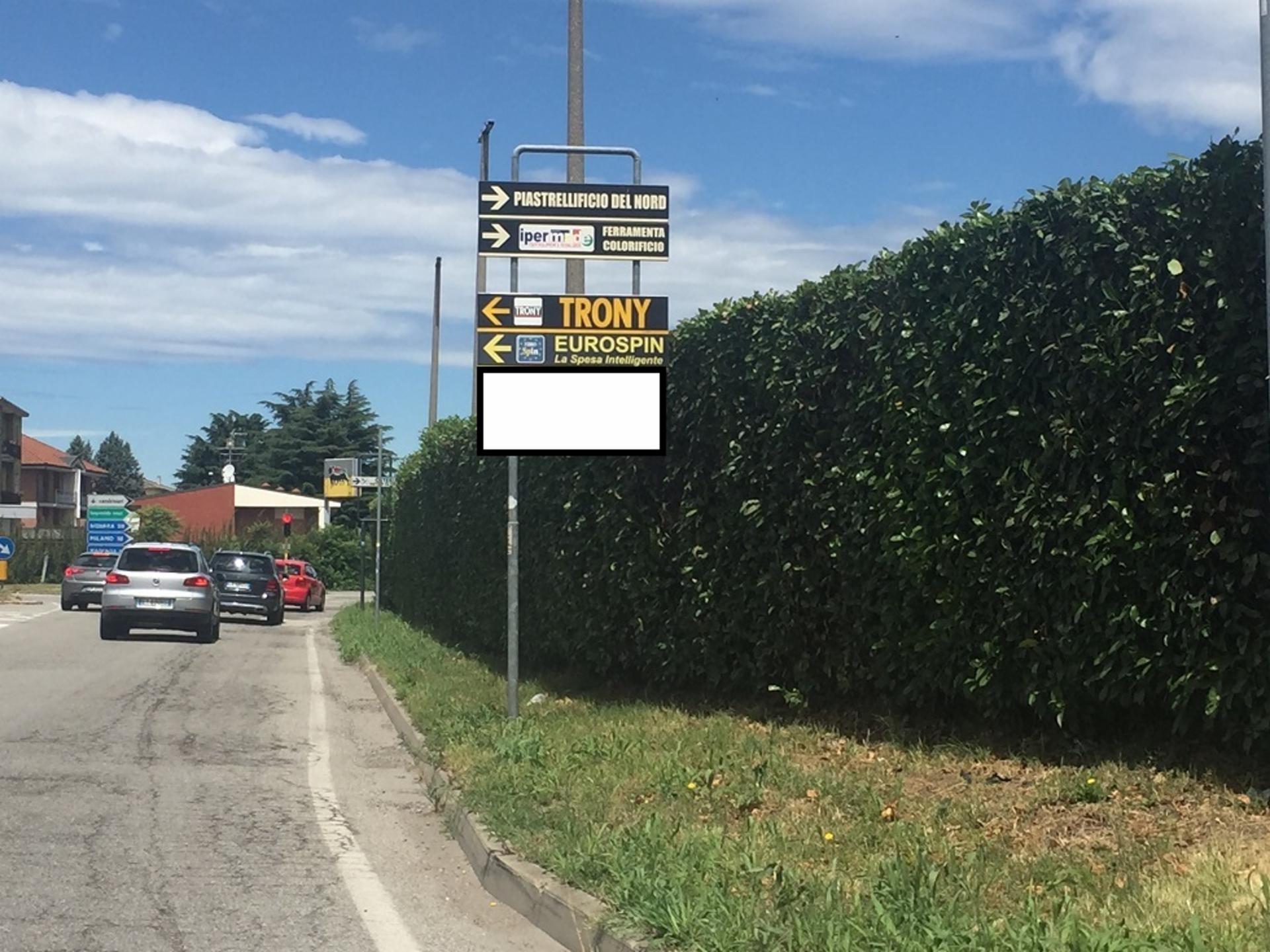 Impianto frecce / preinsegne a Abbiategrasso