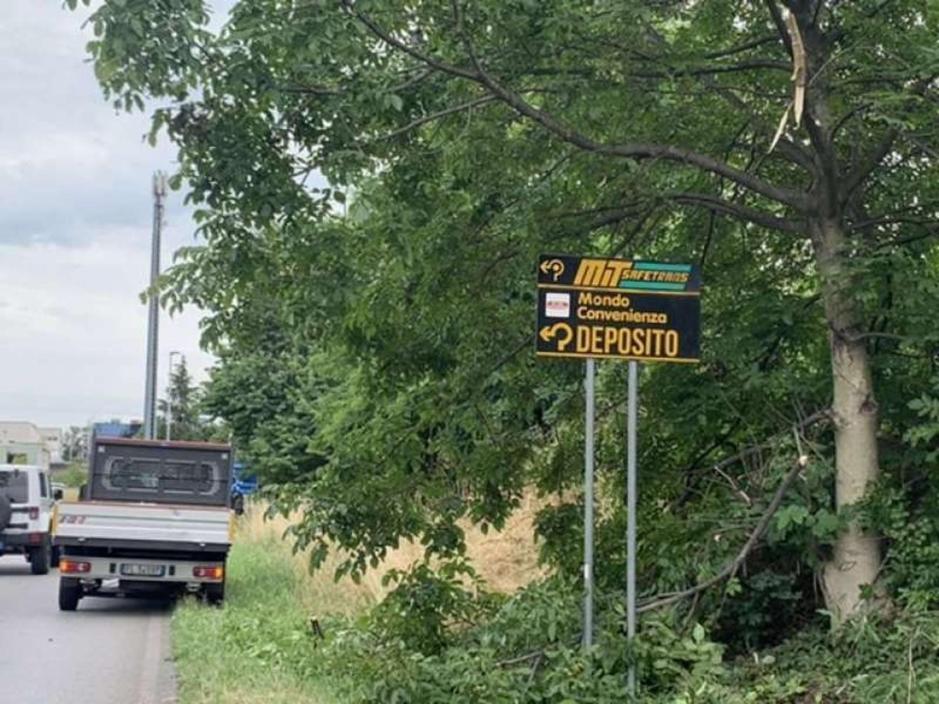Impianto FRECCE / PREINSEGNE a Pessano con Bornago, in zona PENNY