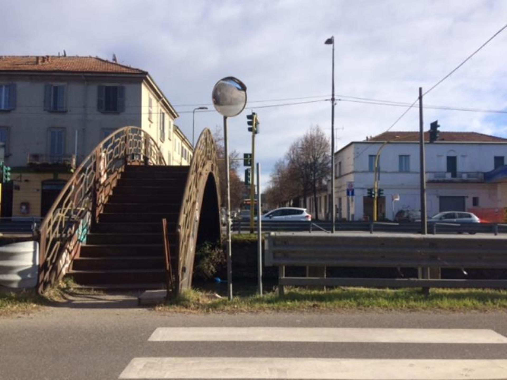 Impianto FRECCE / PREINSEGNE a Milano, in zona Fratelli Diversi