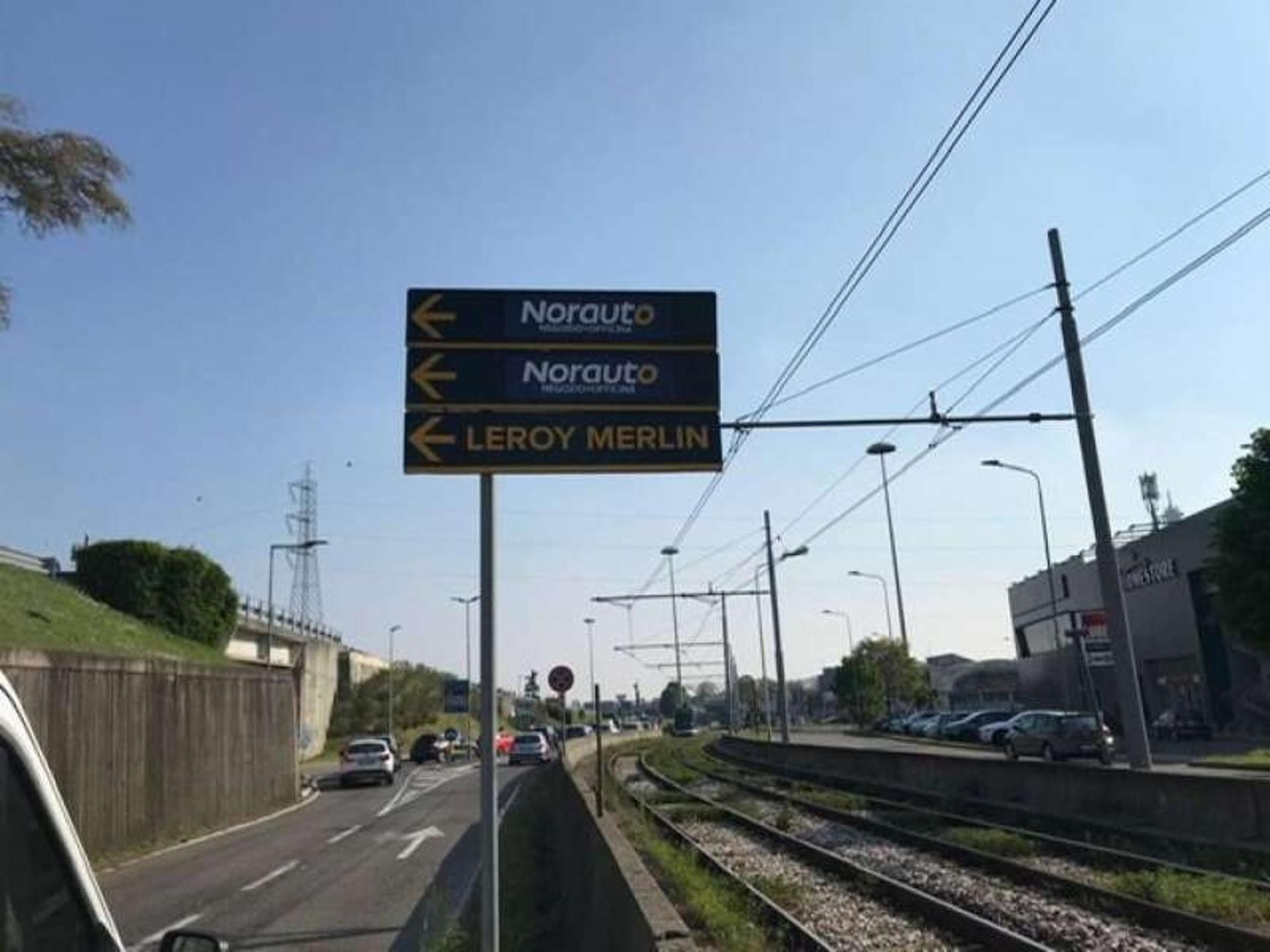 Impianto FRECCE / PREINSEGNE a Rozzano, in zona McDonald's