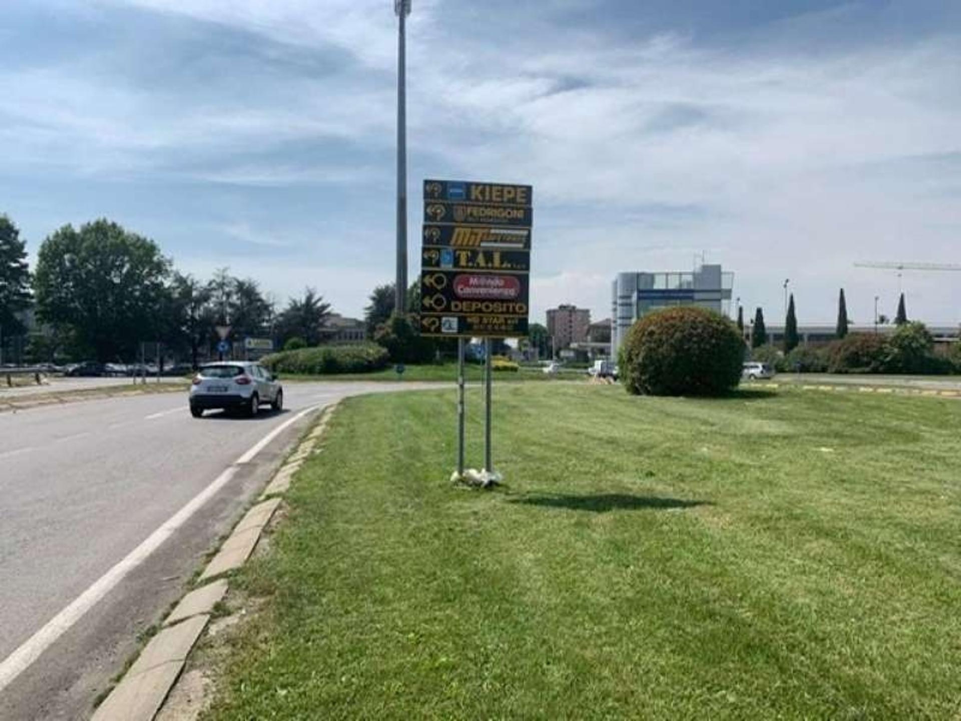 Impianto FRECCE / PREINSEGNE a Agrate Brianza, in zona Burger King