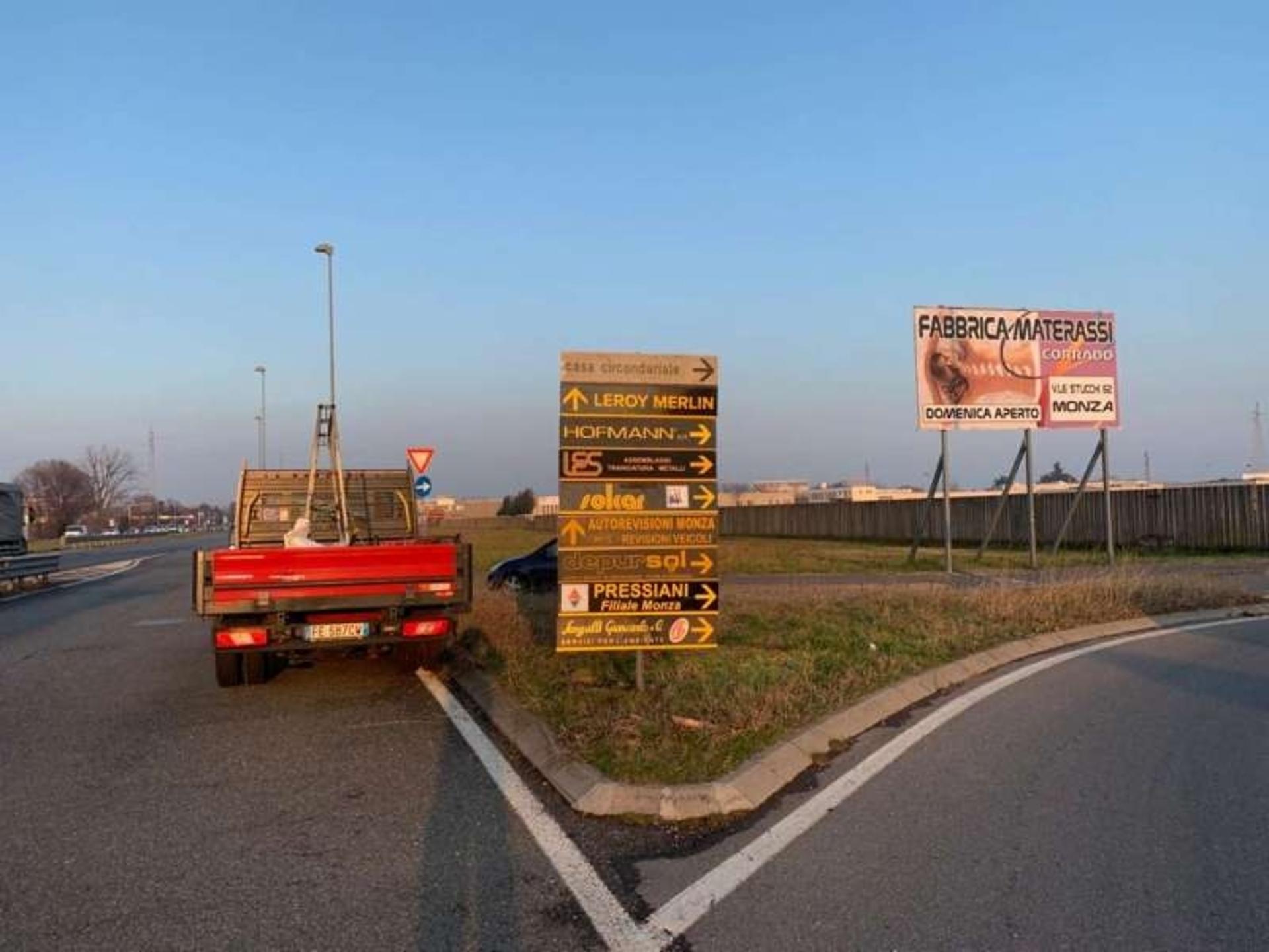 Impianto FRECCE / PREINSEGNE a Monza, in zona Bar Bisboccia