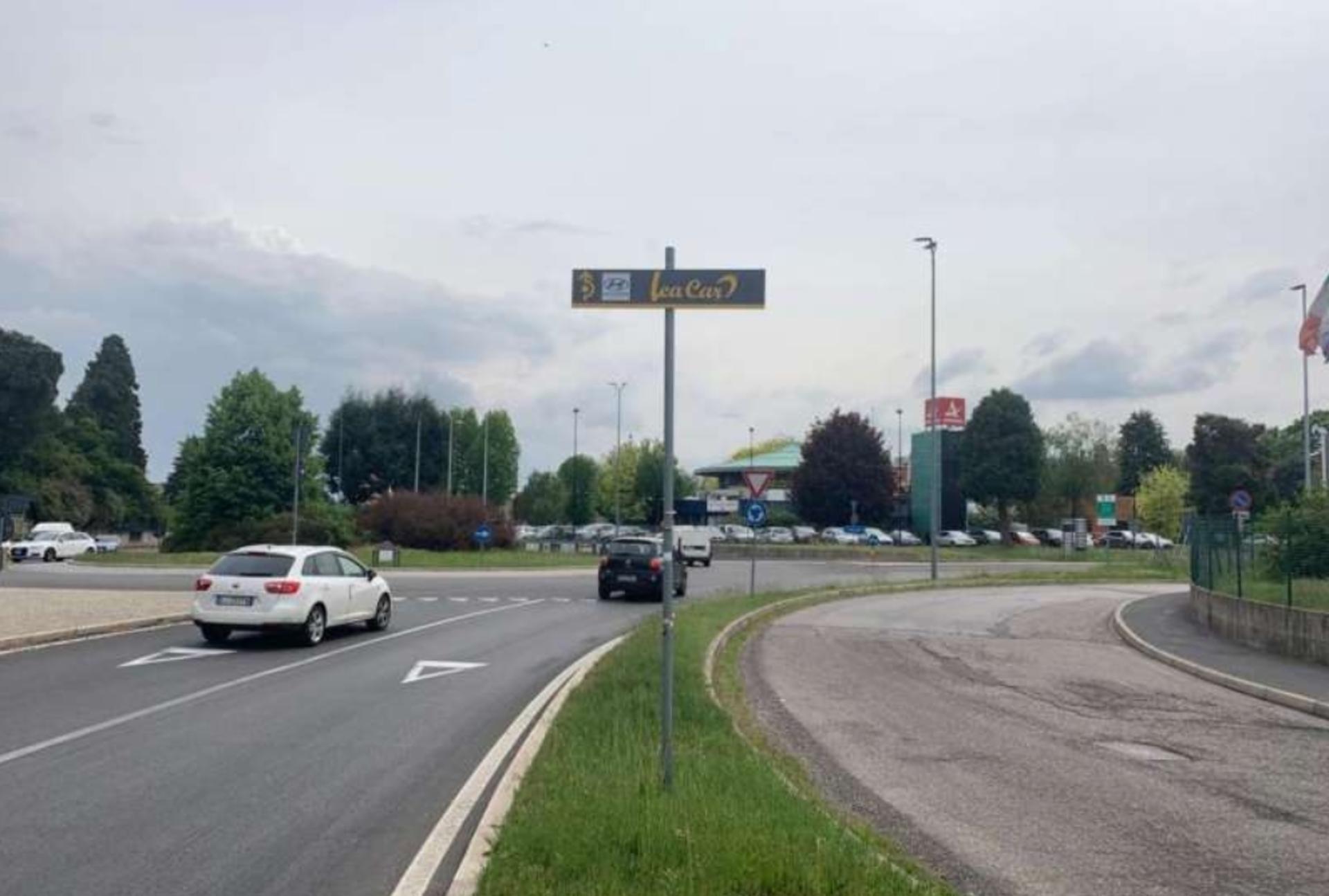 Impianto FRECCE / PREINSEGNE a Saronno, in zona Poltronesofà