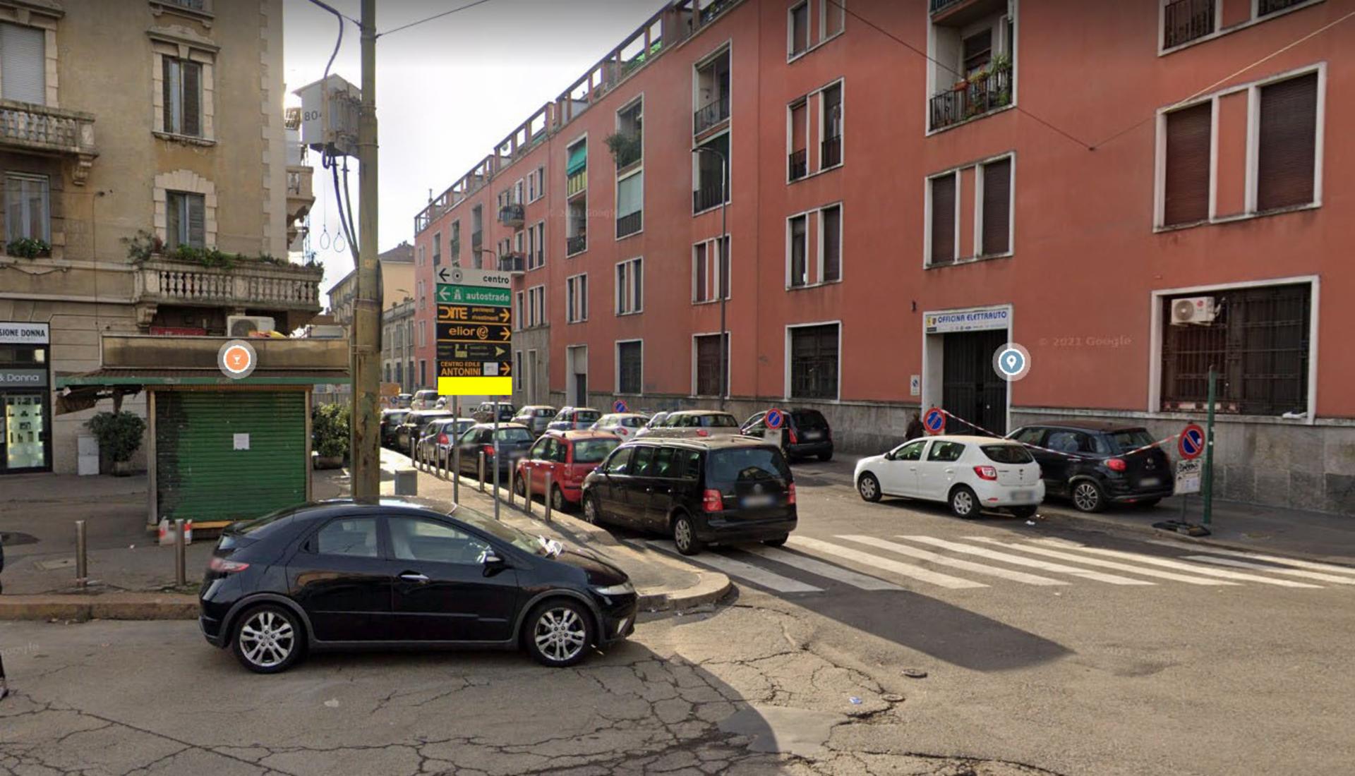 Impianto FRECCE / PREINSEGNE a Milano, in zona Crazy Moon