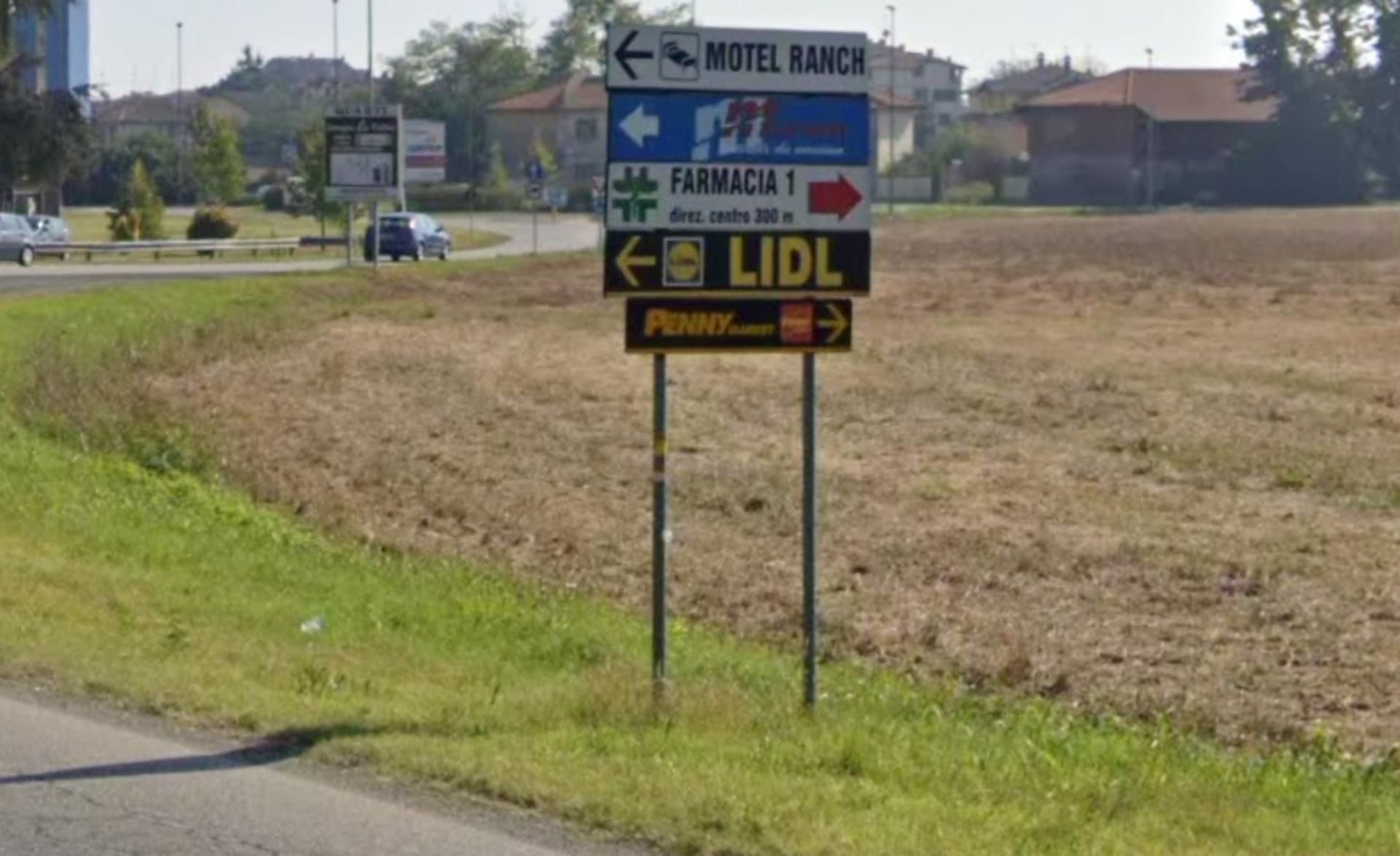 Impianto frecce / preinsegne a Abbiategrasso