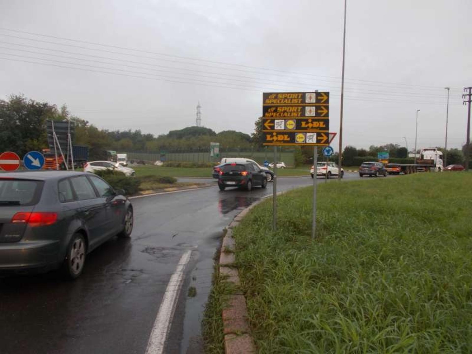 Impianto FRECCE / PREINSEGNE a Saronno, in zona Oliver