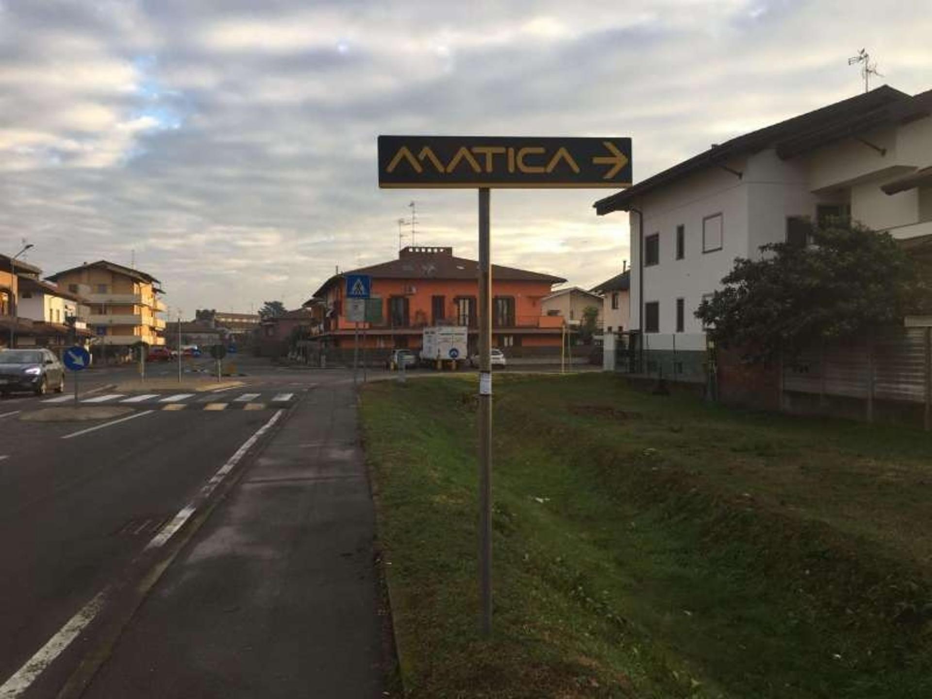 Impianto FRECCE / PREINSEGNE a Galliate, in zona Koii Sushi