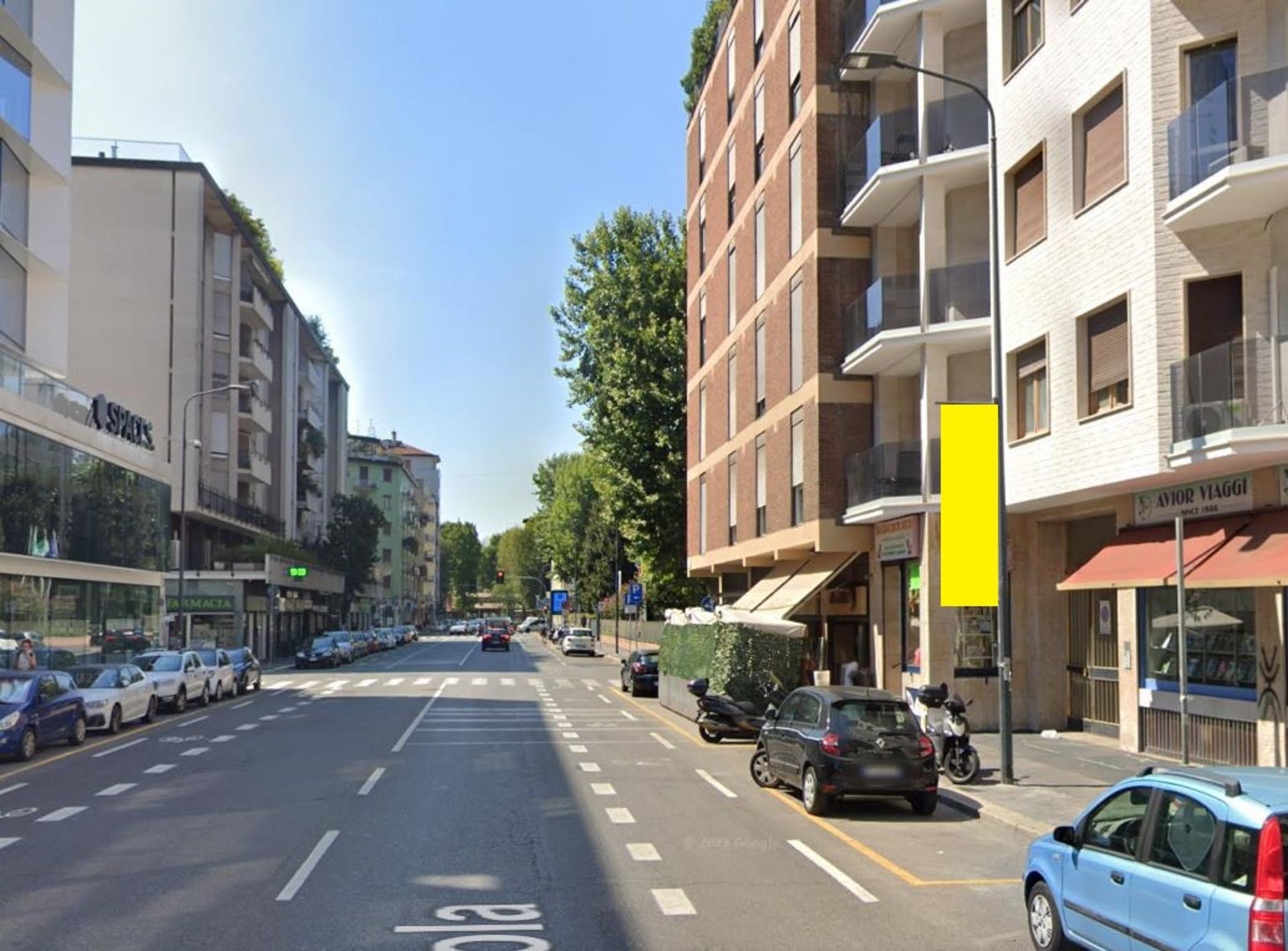 Impianto vertical banner a Milano