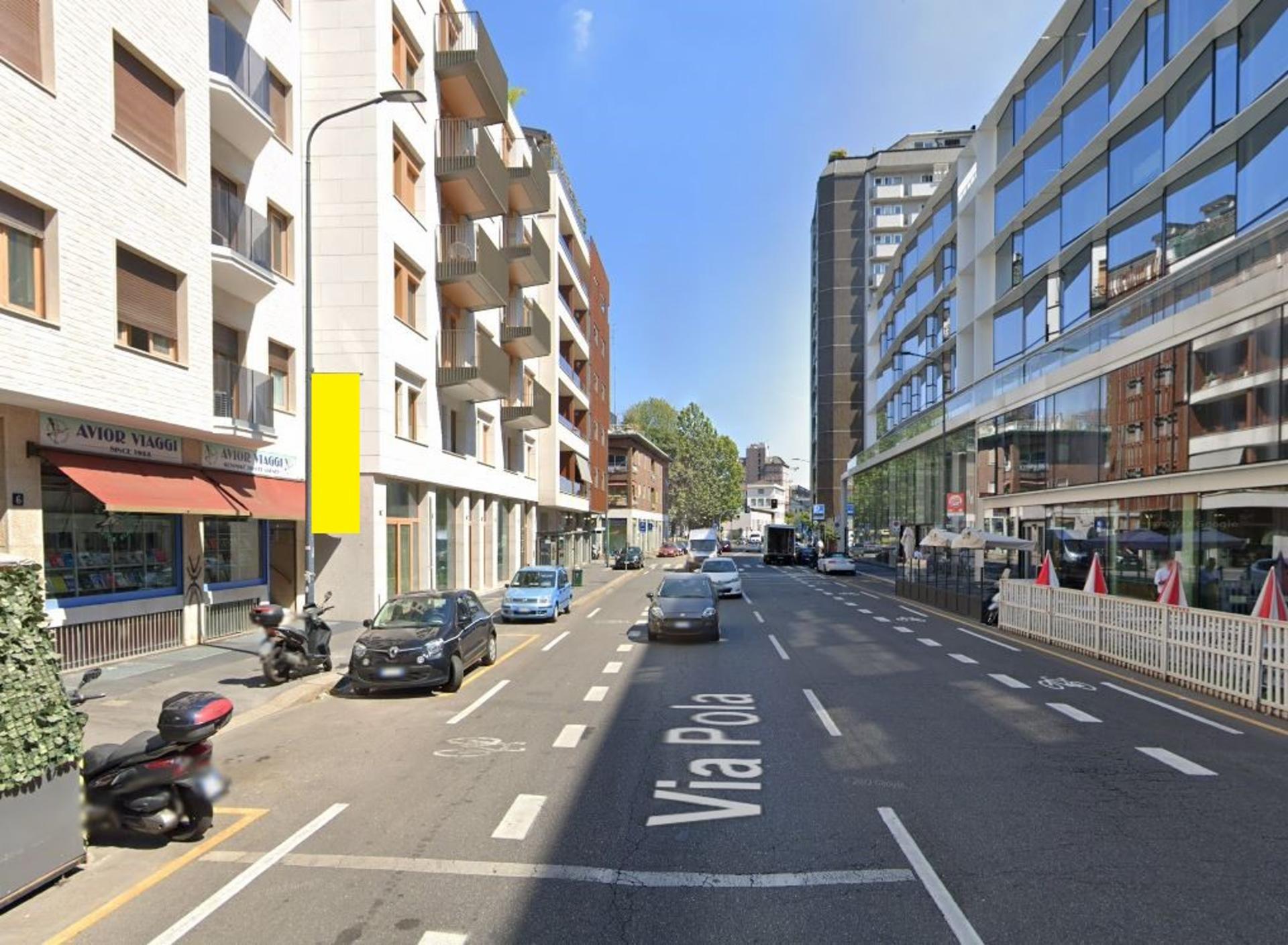 Impianto VERTICAL BANNER a Milano, in zona Nail O'Clock