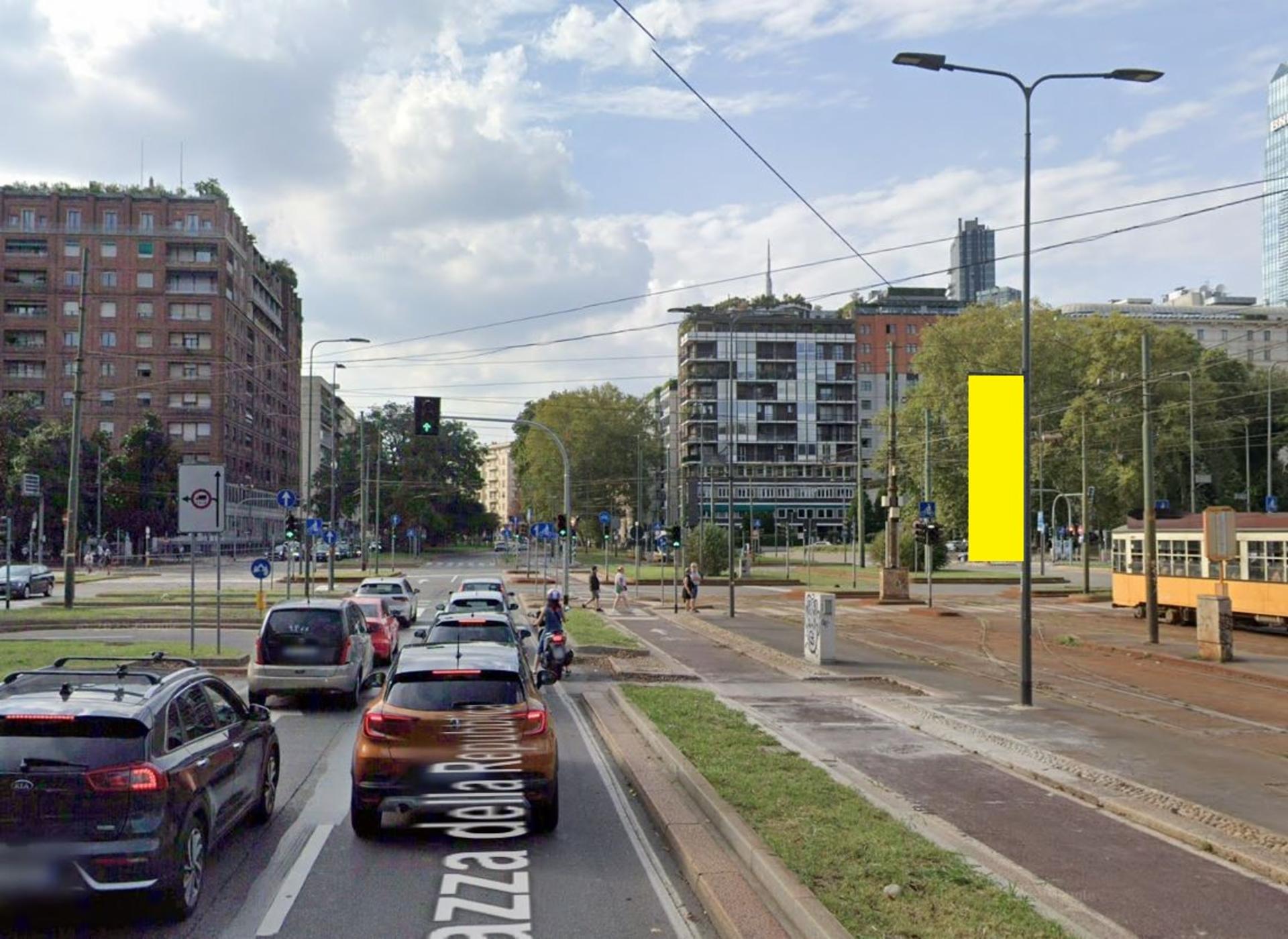 Impianto VERTICAL BANNER a Milano, in zona Vigal & Jus