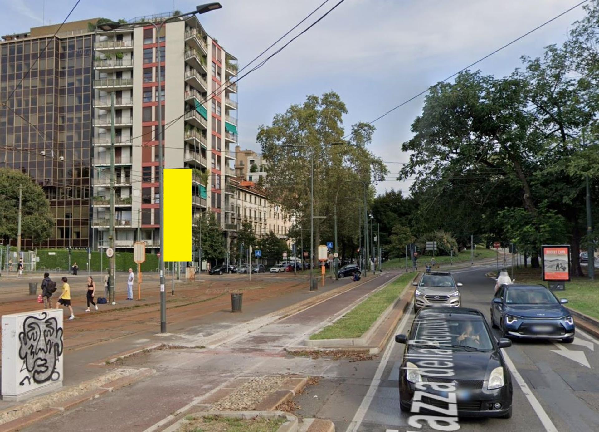 Impianto VERTICAL BANNER a Milano, in zona Vigal & Jus