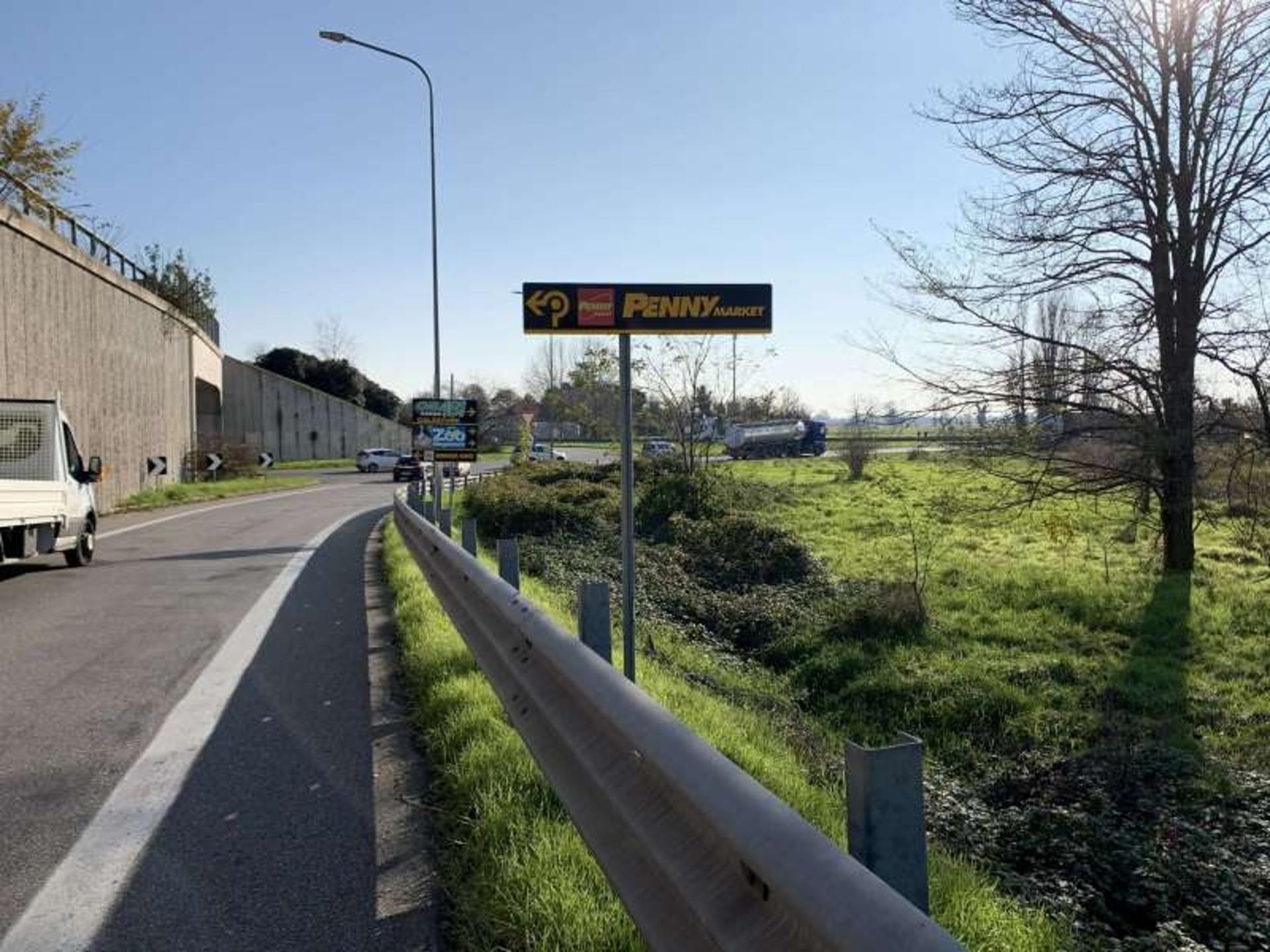Impianto FRECCE / PREINSEGNE a Lodi, in zona Burger King