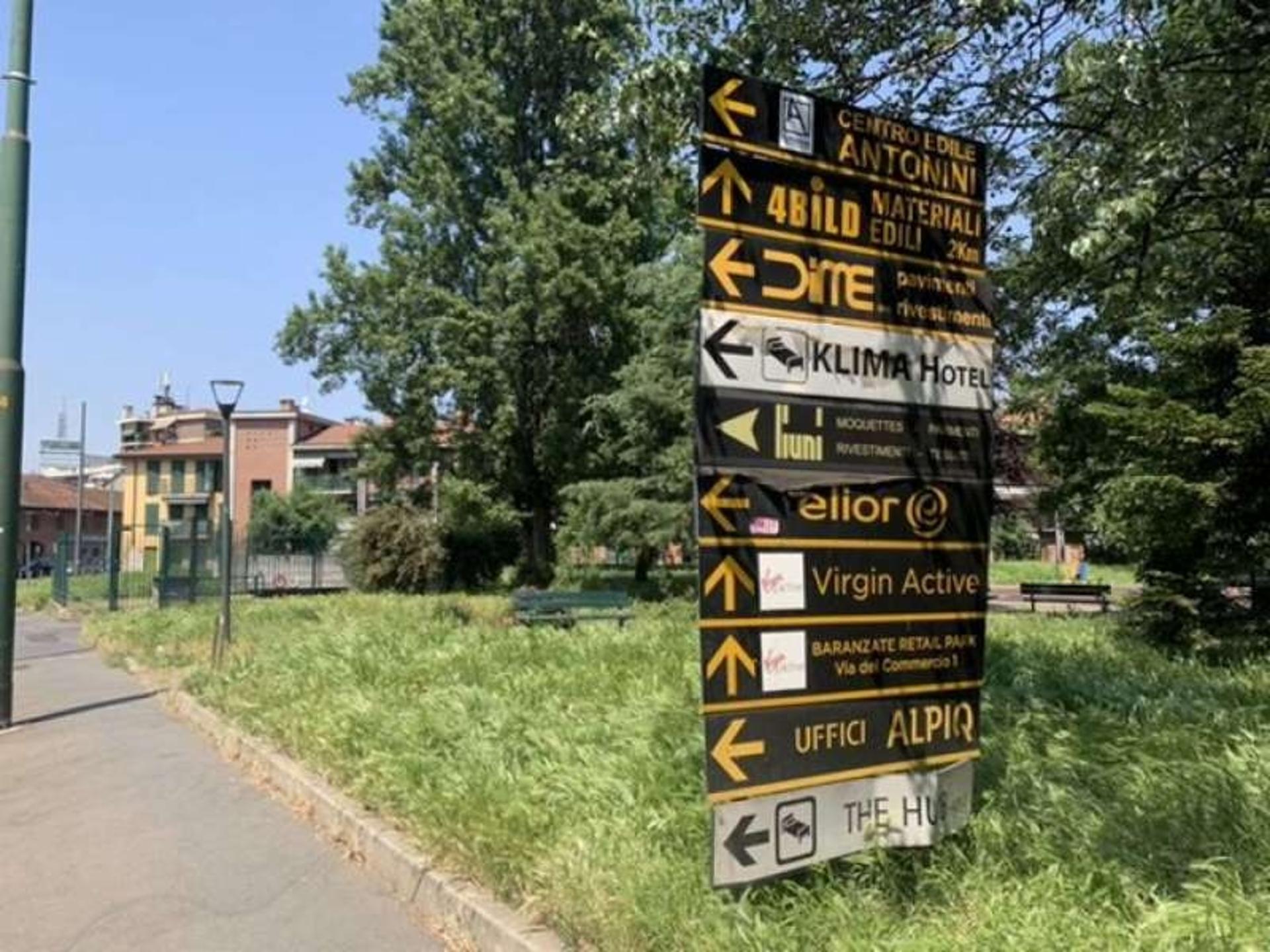 Impianto FRECCE / PREINSEGNE a Milano, in zona Crazy Moon