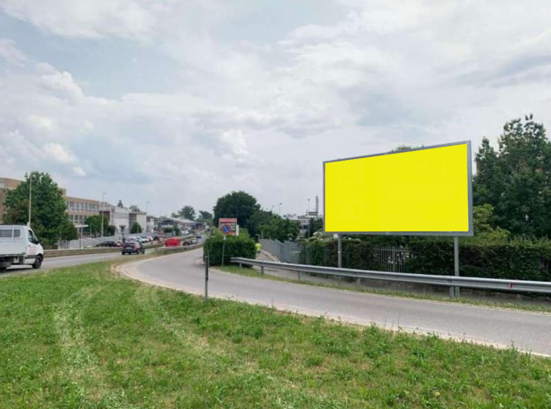 Impianto 6 X 3 a Cernusco sul Naviglio, in zona Bar Giraffa - Mensa