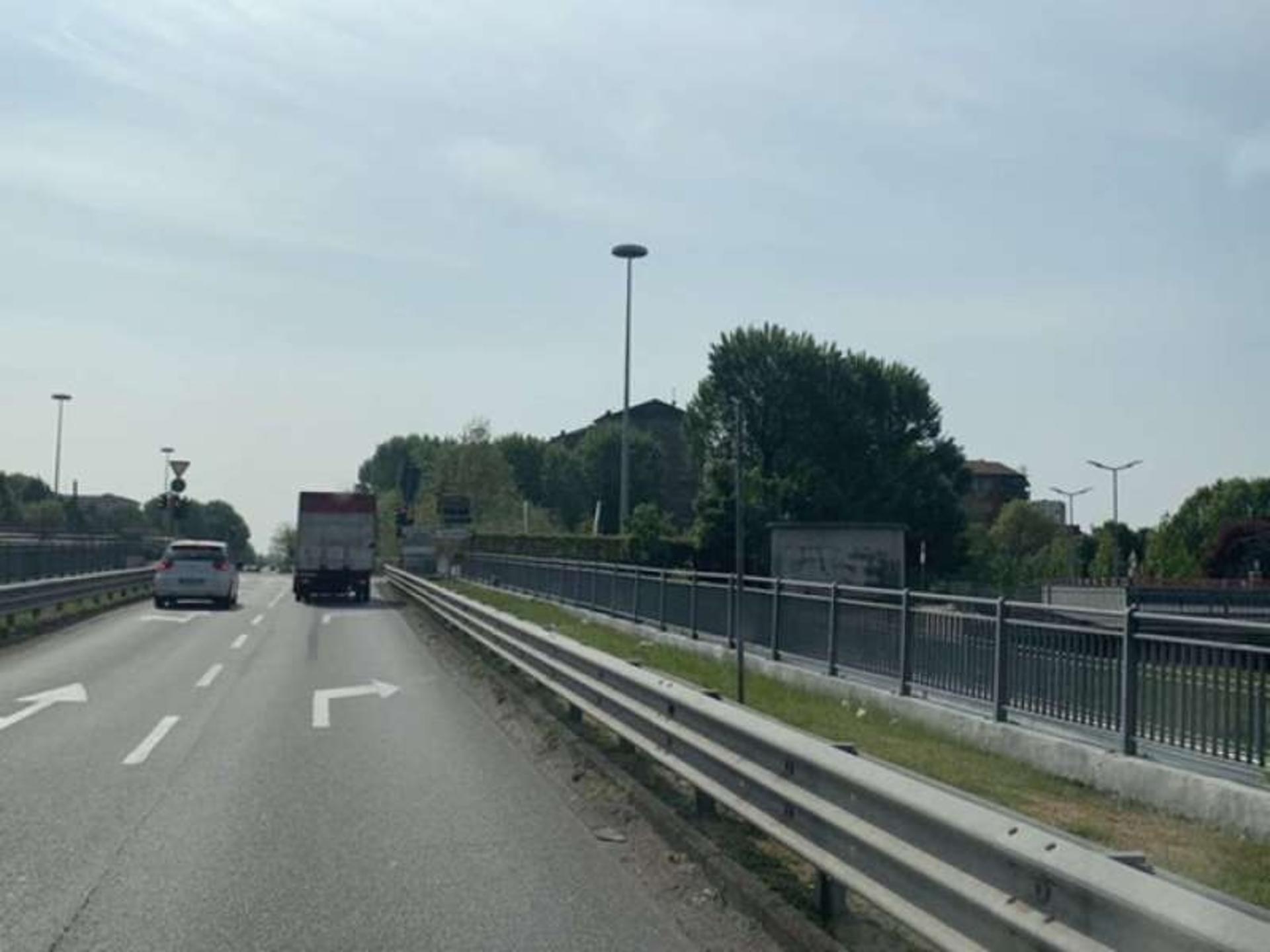 Impianto FRECCE / PREINSEGNE a Milano, in zona McDonald's
