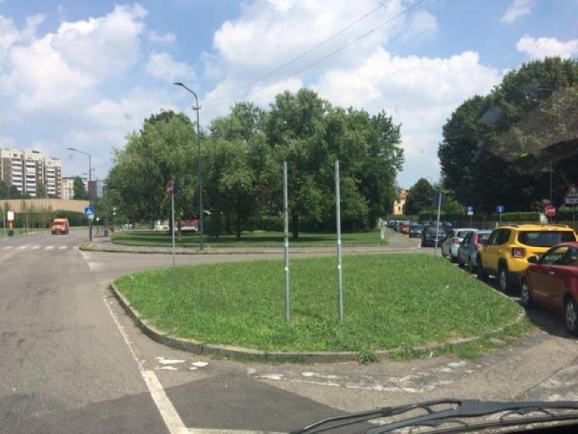 Impianto frecce / preinsegne a Milano