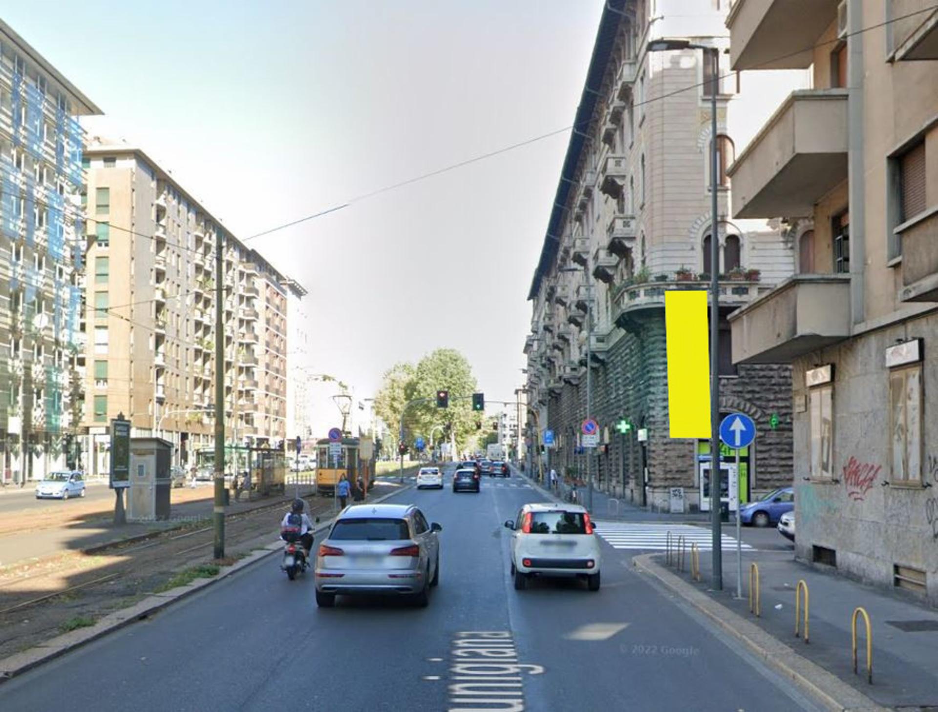 Impianto VERTICAL BANNER a Milano, in zona Lovely poke