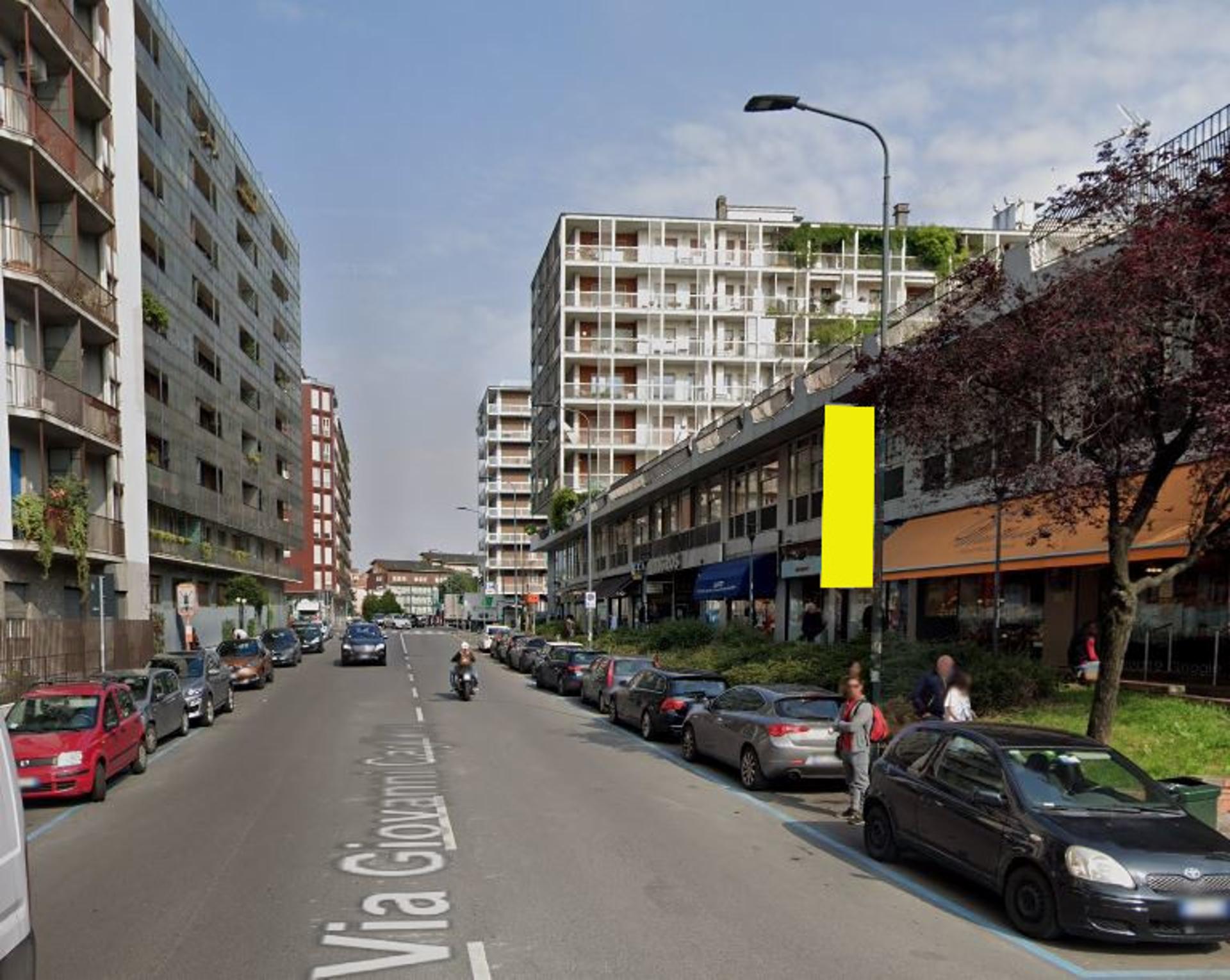 Impianto VERTICAL BANNER a Milano, in zona Martesana