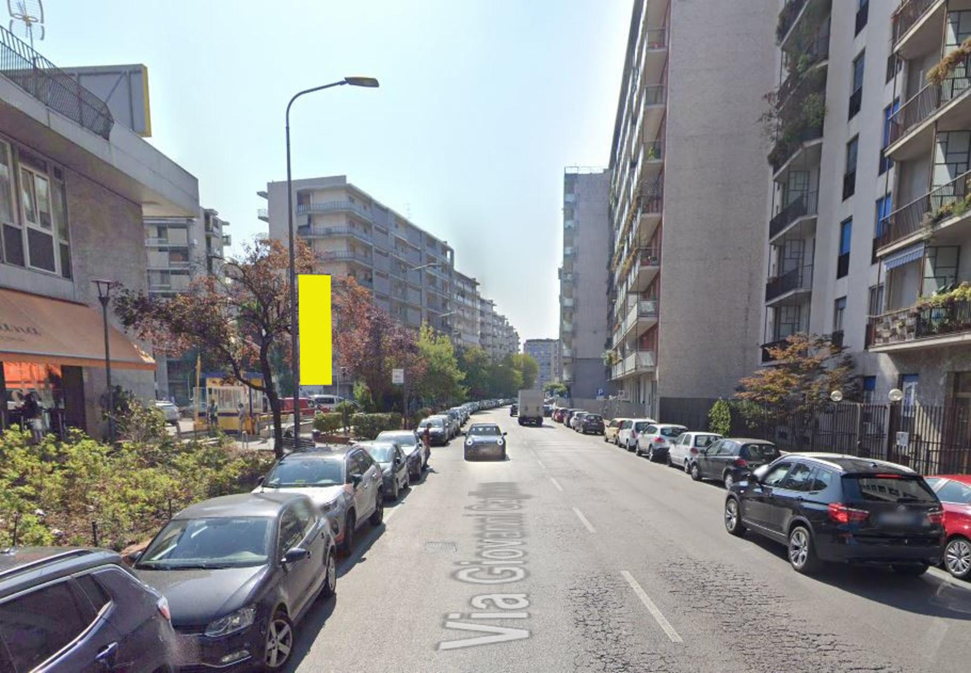 Impianto VERTICAL BANNER a Milano, in zona Martesana