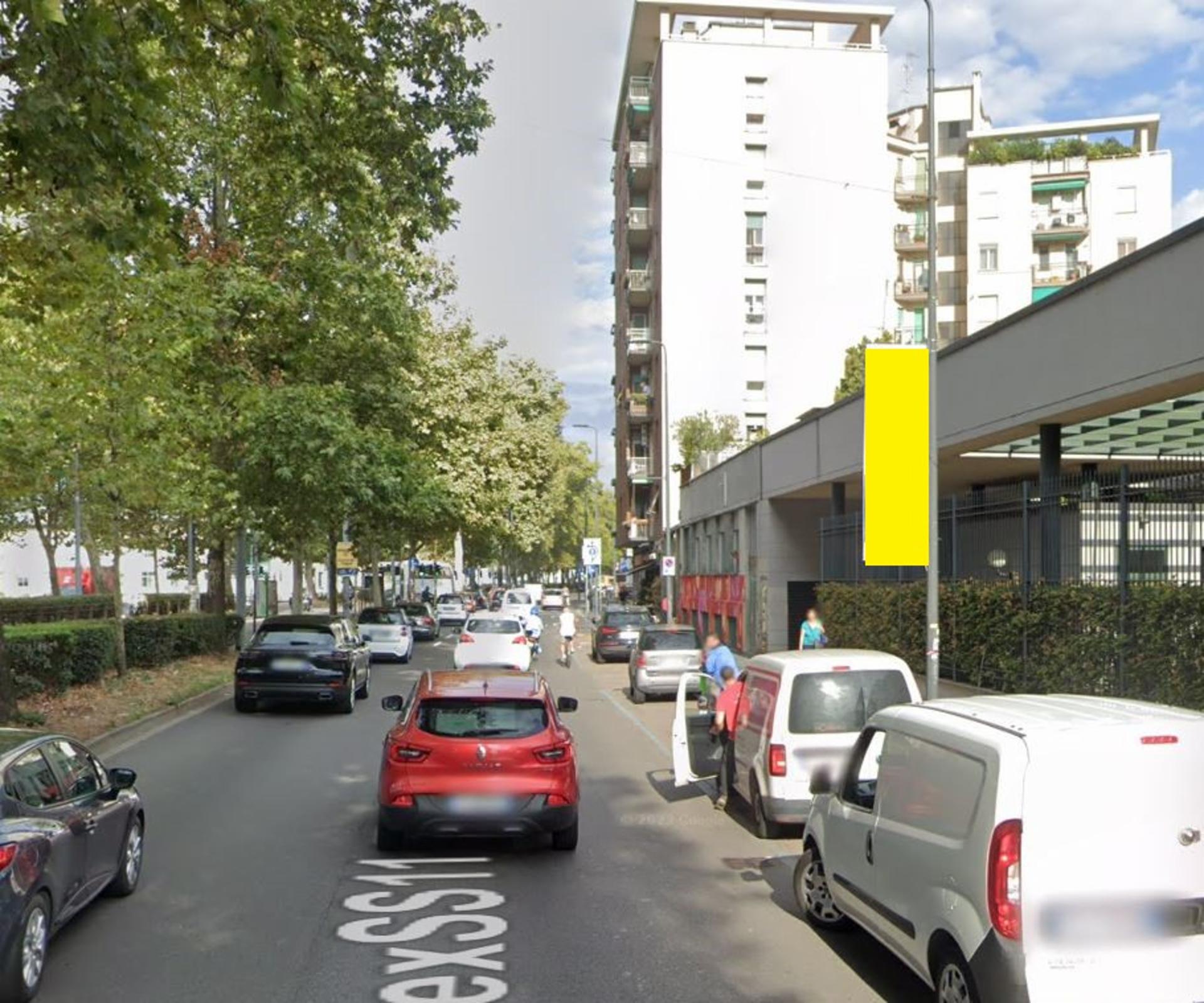 Impianto VERTICAL BANNER a Milano, in zona Divani & Divani