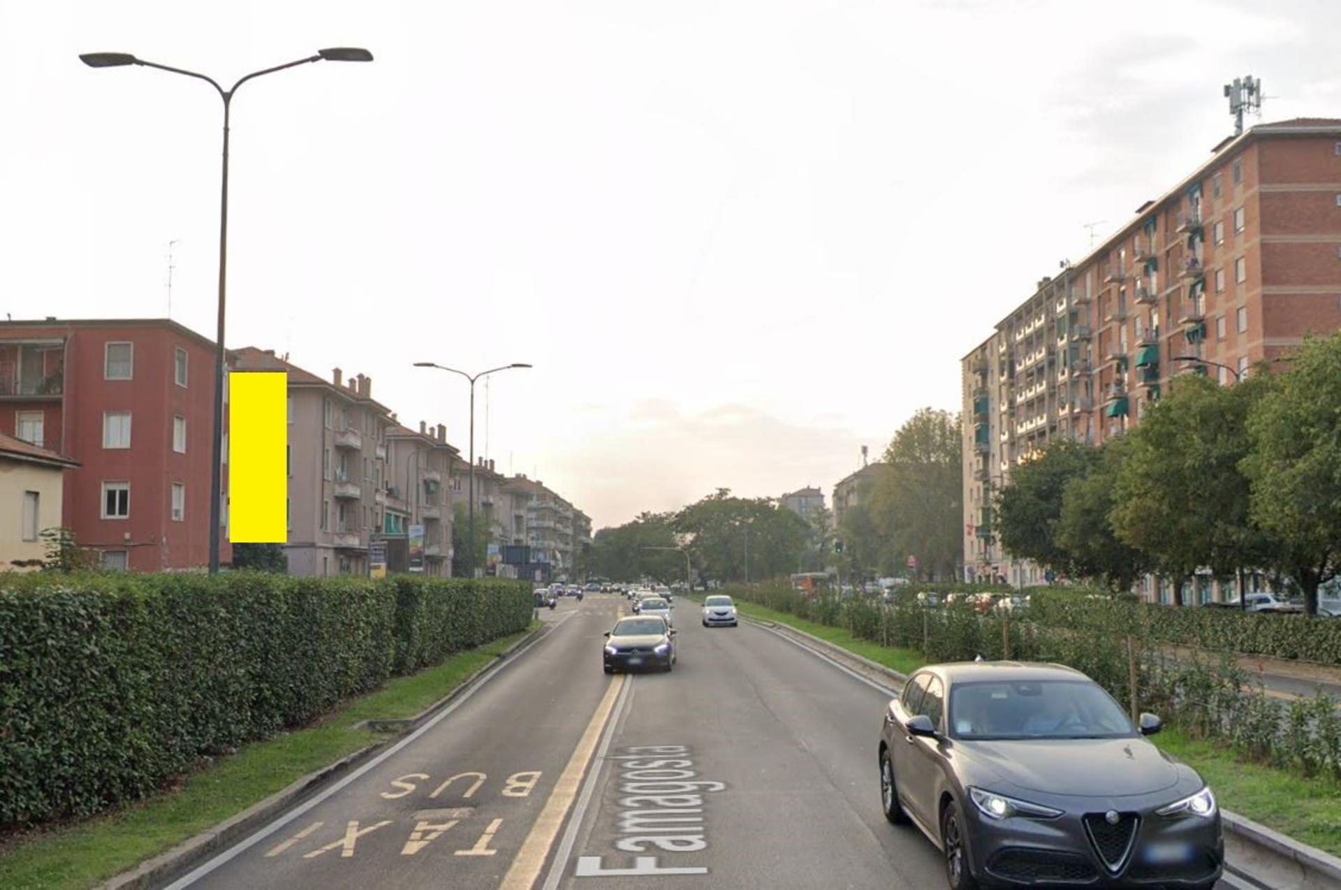Impianto VERTICAL BANNER a Milano, in zona Black Sun