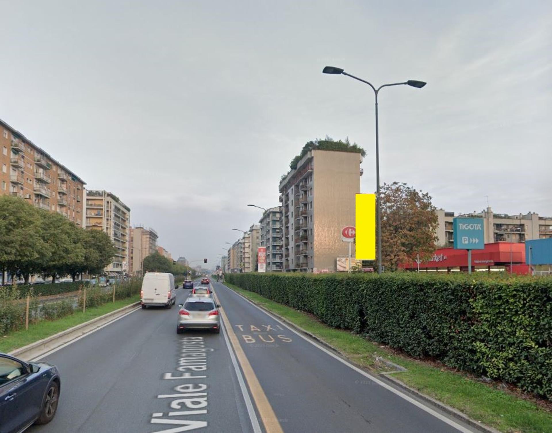 Impianto VERTICAL BANNER a Milano, in zona Black Sun