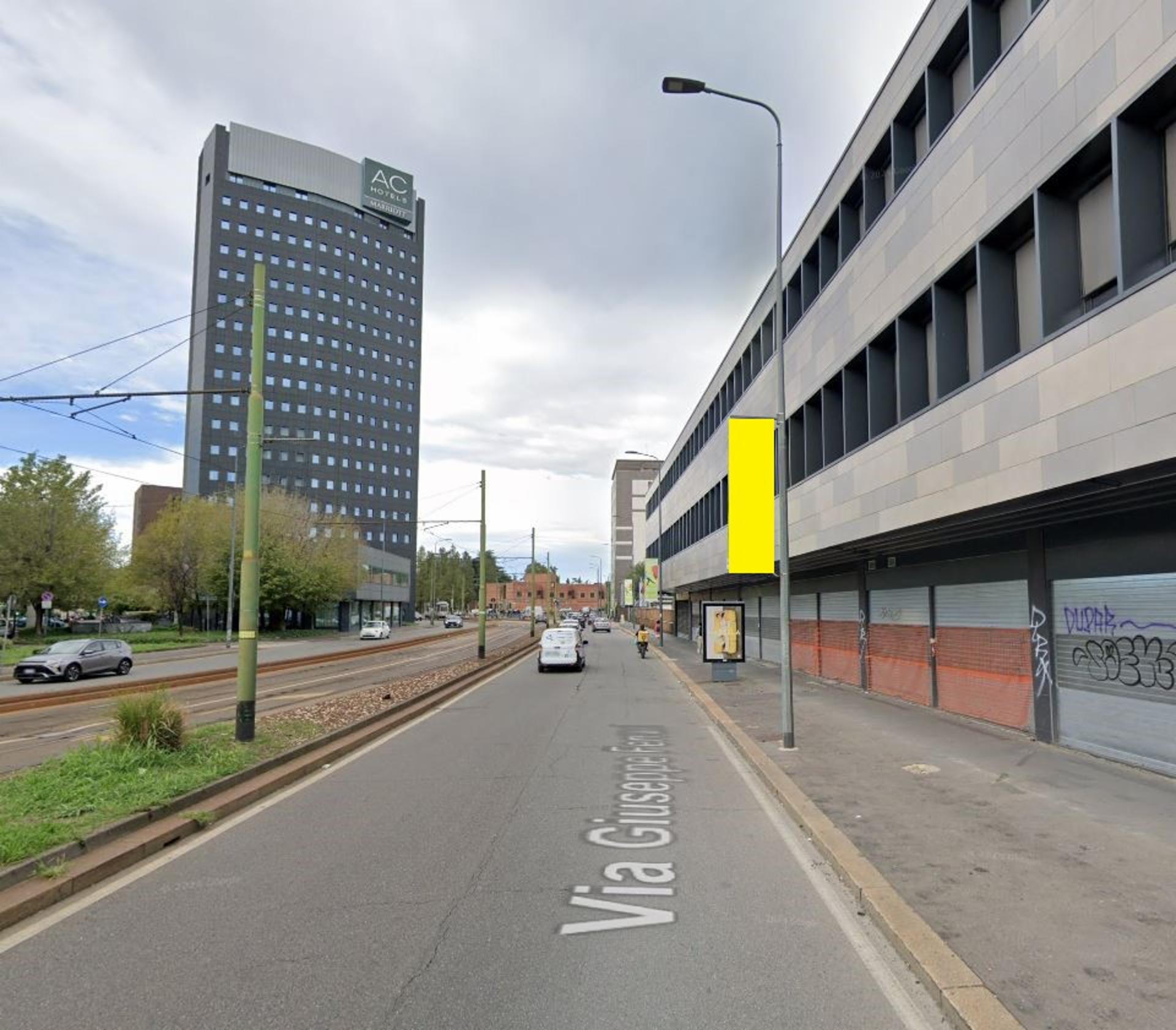 Impianto VERTICAL BANNER a Milano, in zona 10 Corso Como