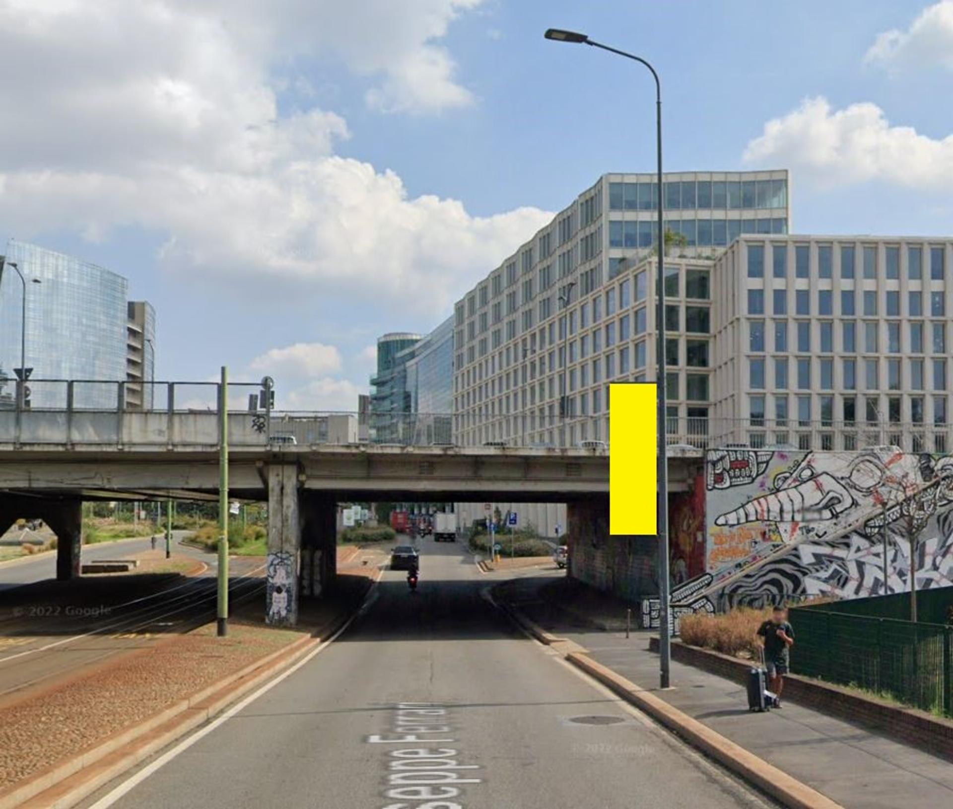 Impianto VERTICAL BANNER a Milano, in zona 10 Corso Como