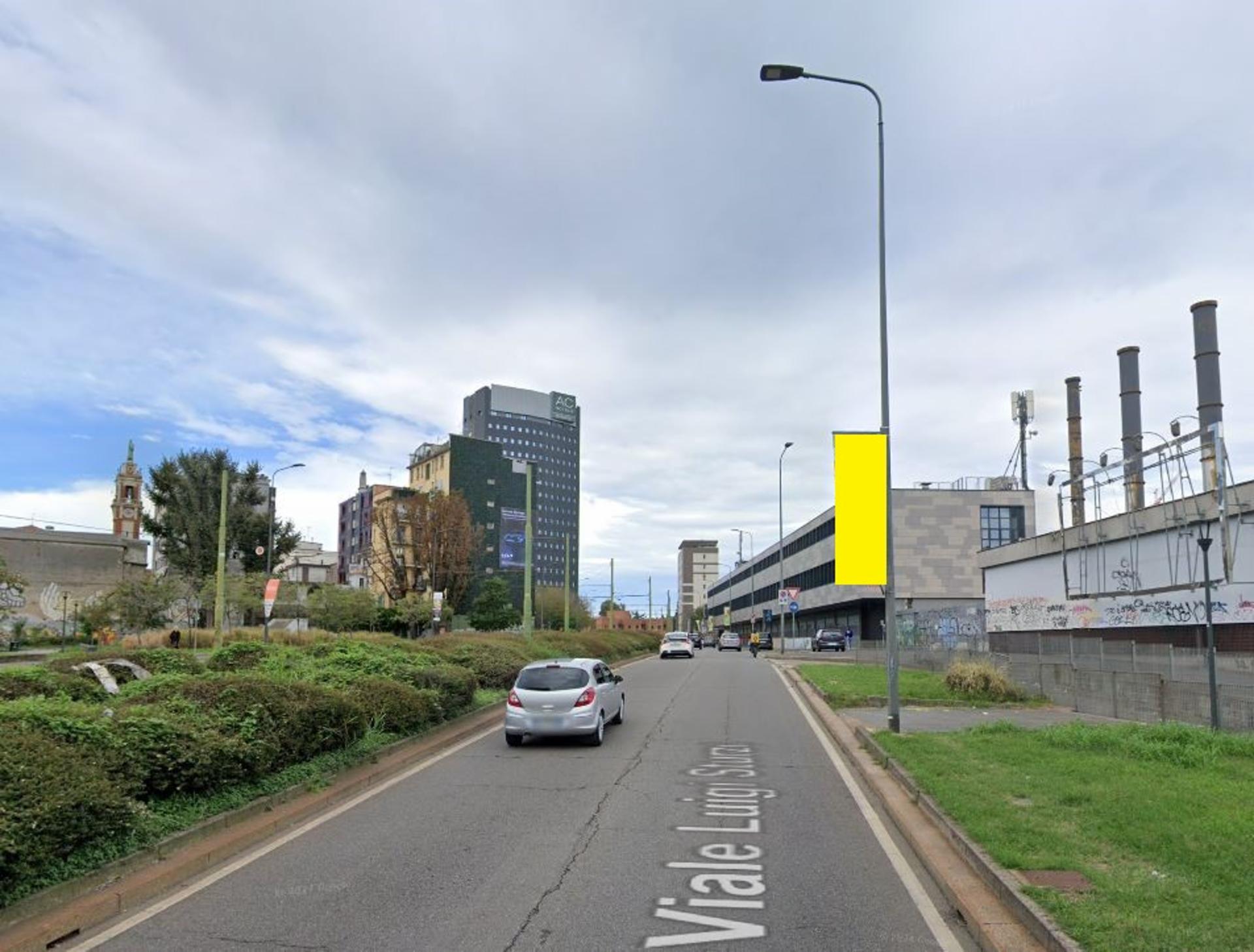 Impianto VERTICAL BANNER a Milano, in zona Ricci e Capricci