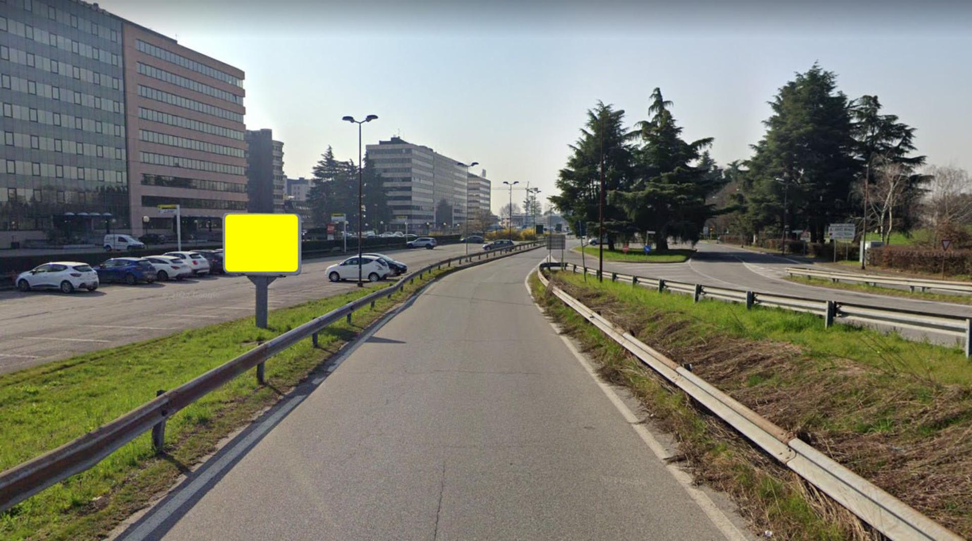 Impianto CARTELLONISTICA a Agrate Brianza, in zona Boulder & Co.