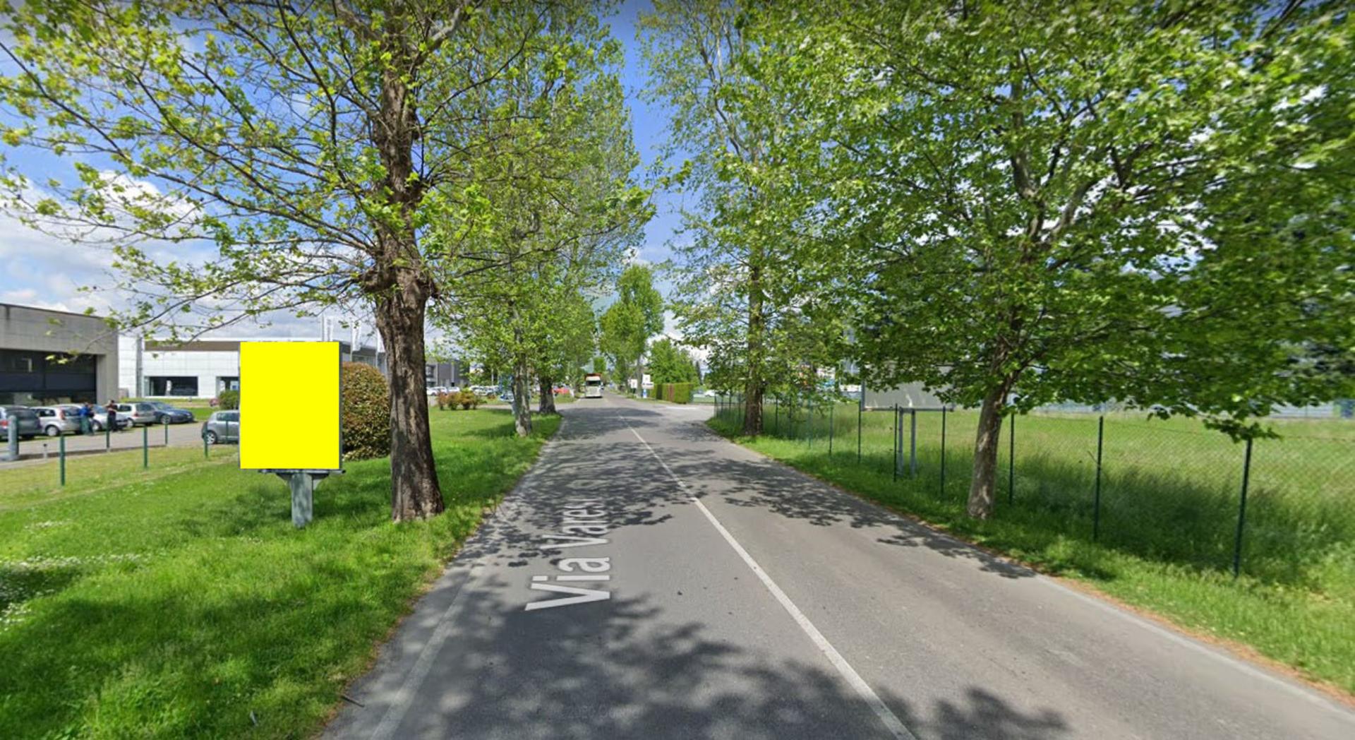 Impianto CARTELLONISTICA a Caronno Pertusella, in zona Motoabbigliamento