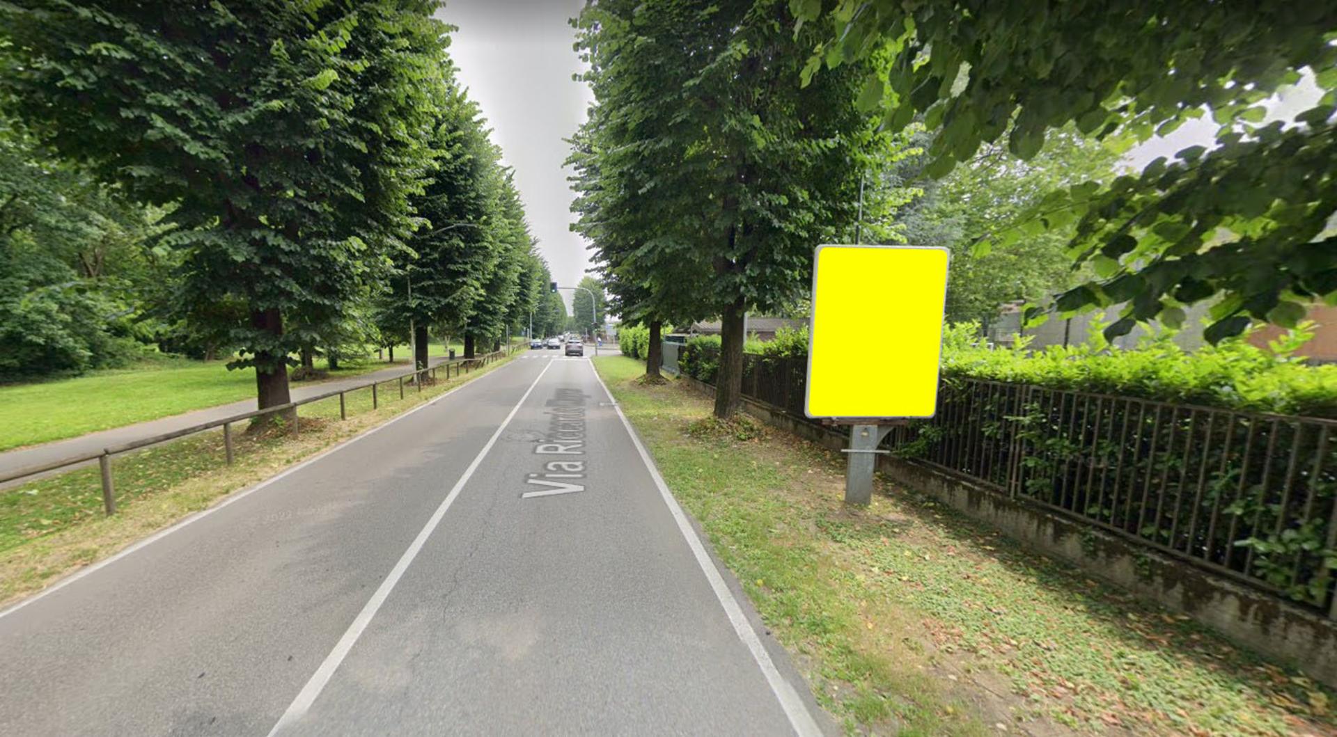 Impianto CARTELLONISTICA a Seregno, in zona Centro abbronzatura Elios
