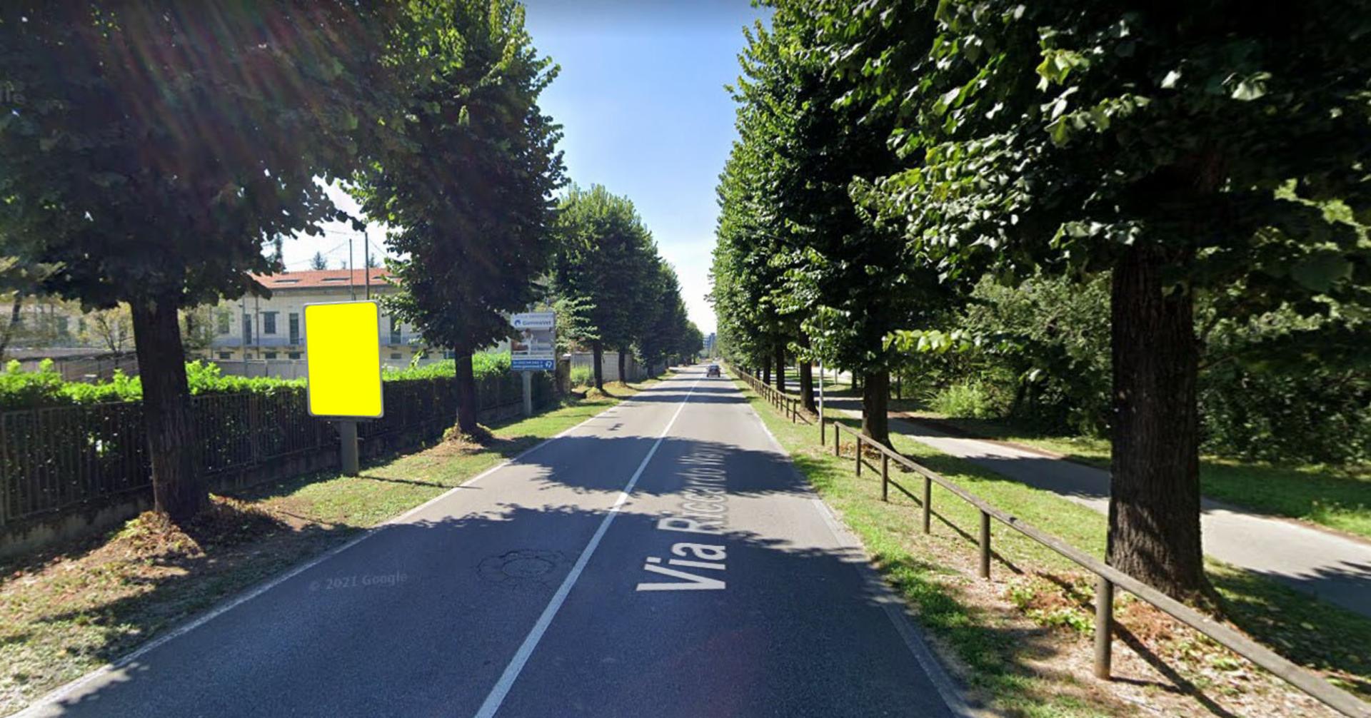 Impianto CARTELLONISTICA a Seregno, in zona Centro abbronzatura Elios
