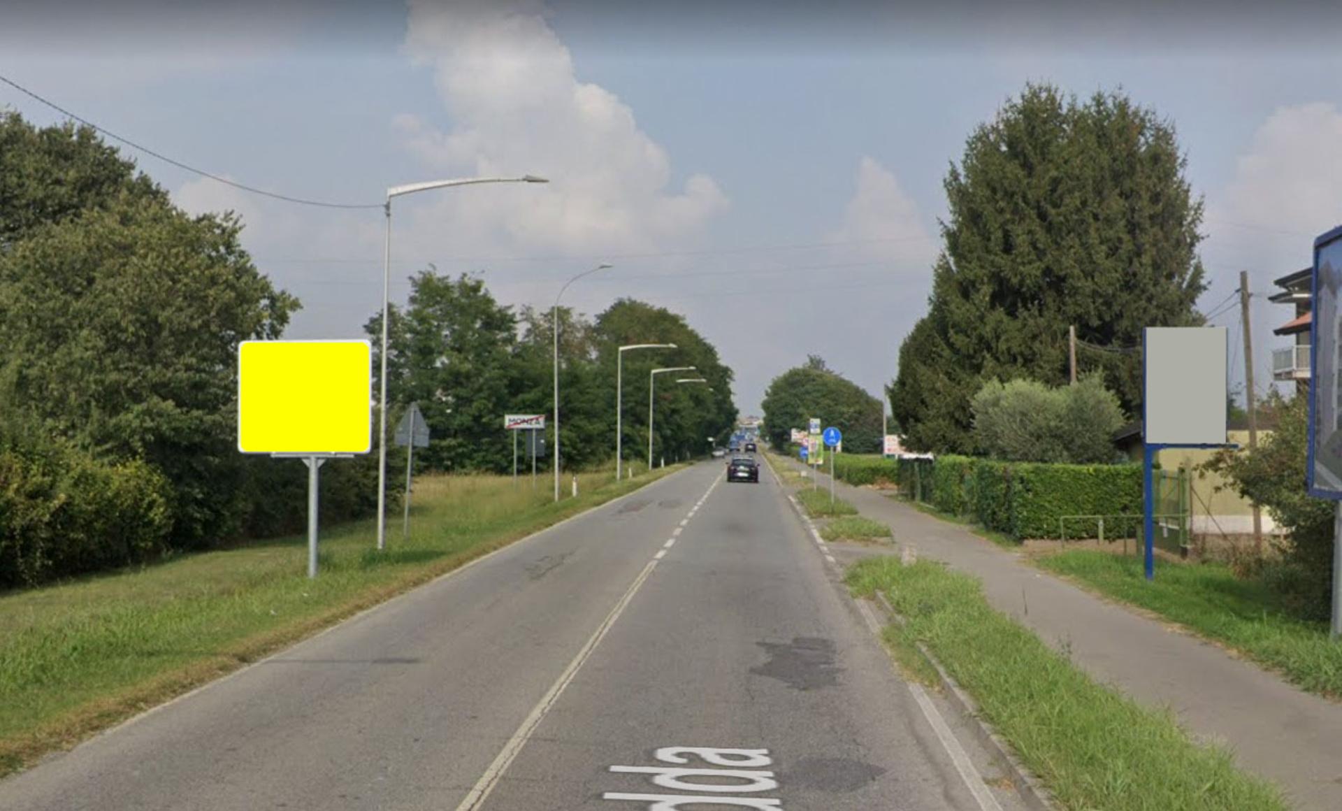 Impianto CARTELLONISTICA a Monza, in zona Beauty essence