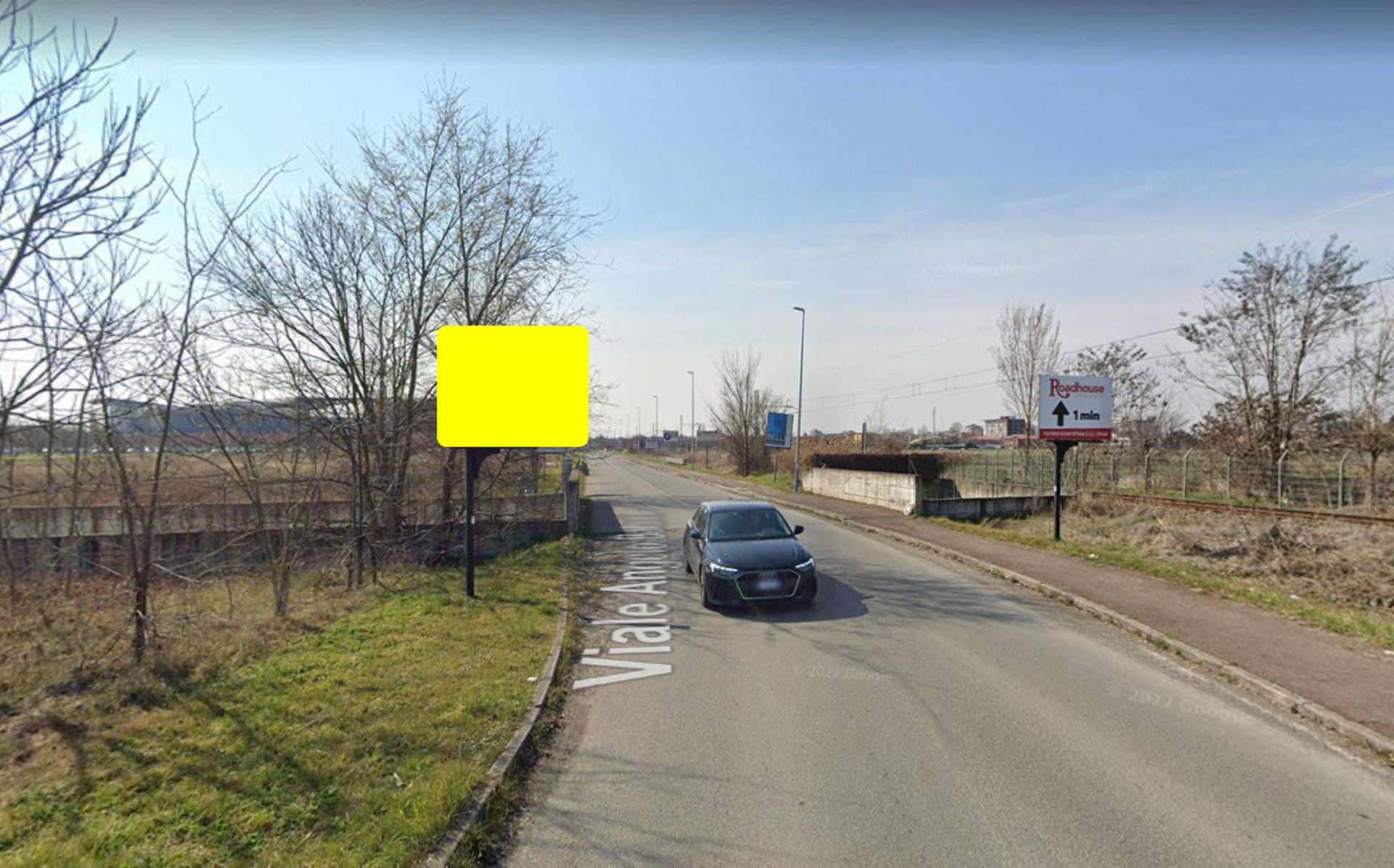 Impianto CARTELLONISTICA a Reggio nell'Emilia, in zona Pull & Bear