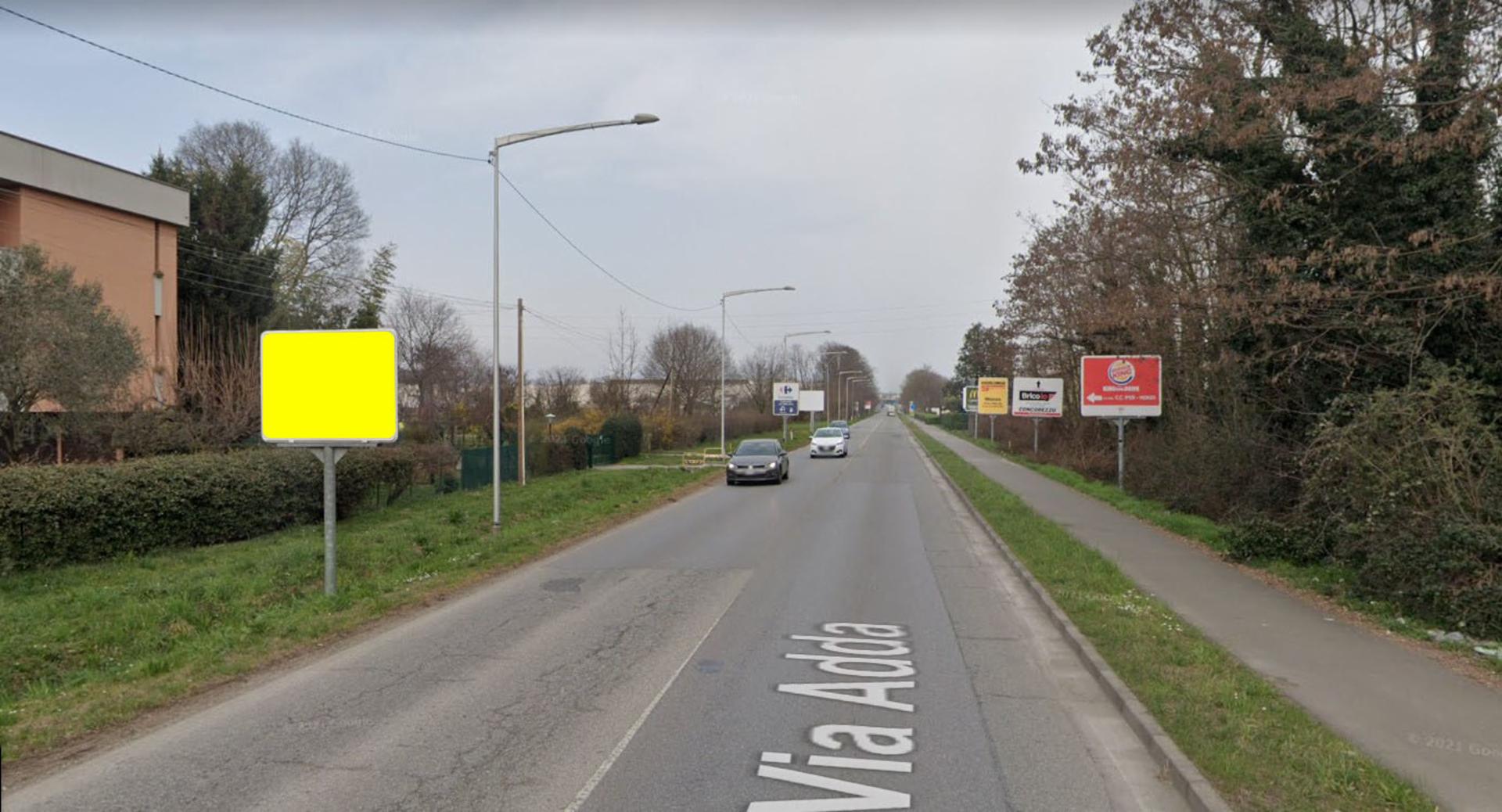 Impianto CARTELLONISTICA a Monza, in zona Beauty essence