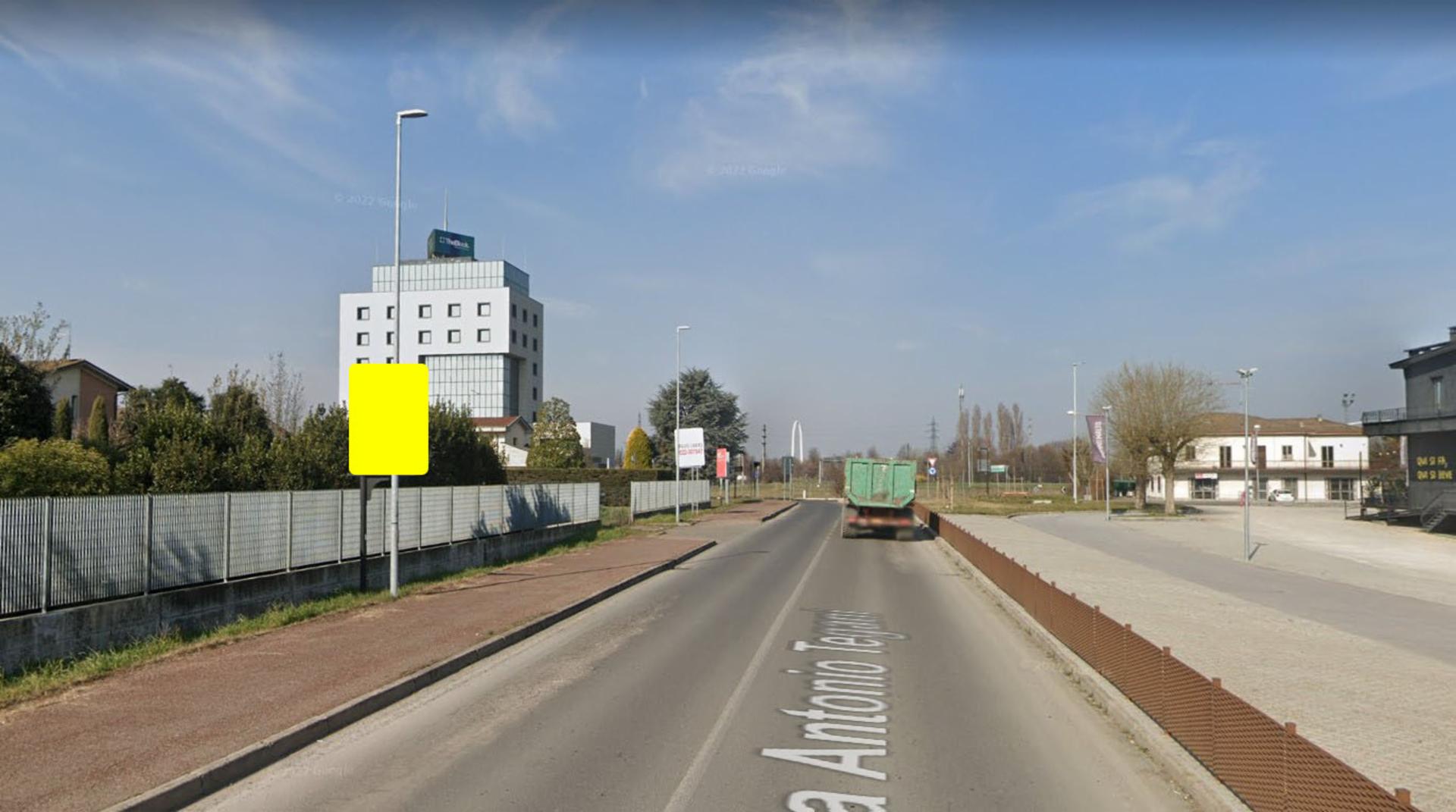 Impianto CARTELLONISTICA a Reggio nell'Emilia, in zona Salon Ambience