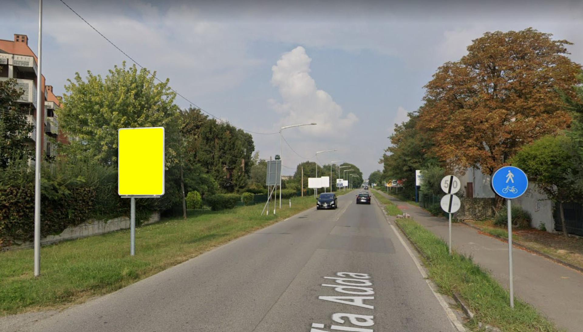 Impianto CARTELLONISTICA a Monza, in zona Beauty essence
