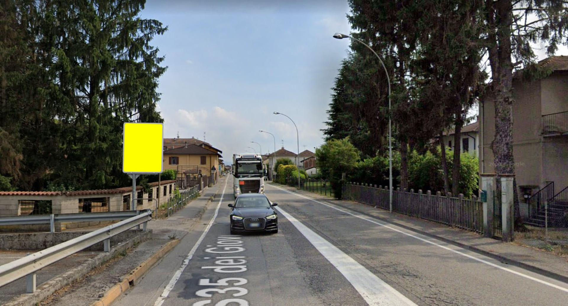 Impianto CARTELLONISTICA a Cava Manara, in zona OVS