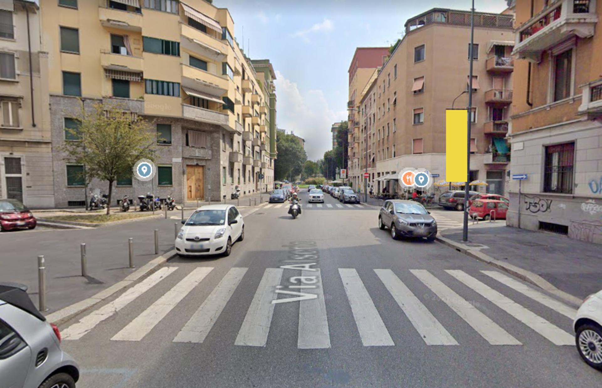 Impianto VERTICAL BANNER a Milano, in zona Dolcevita Bistrot