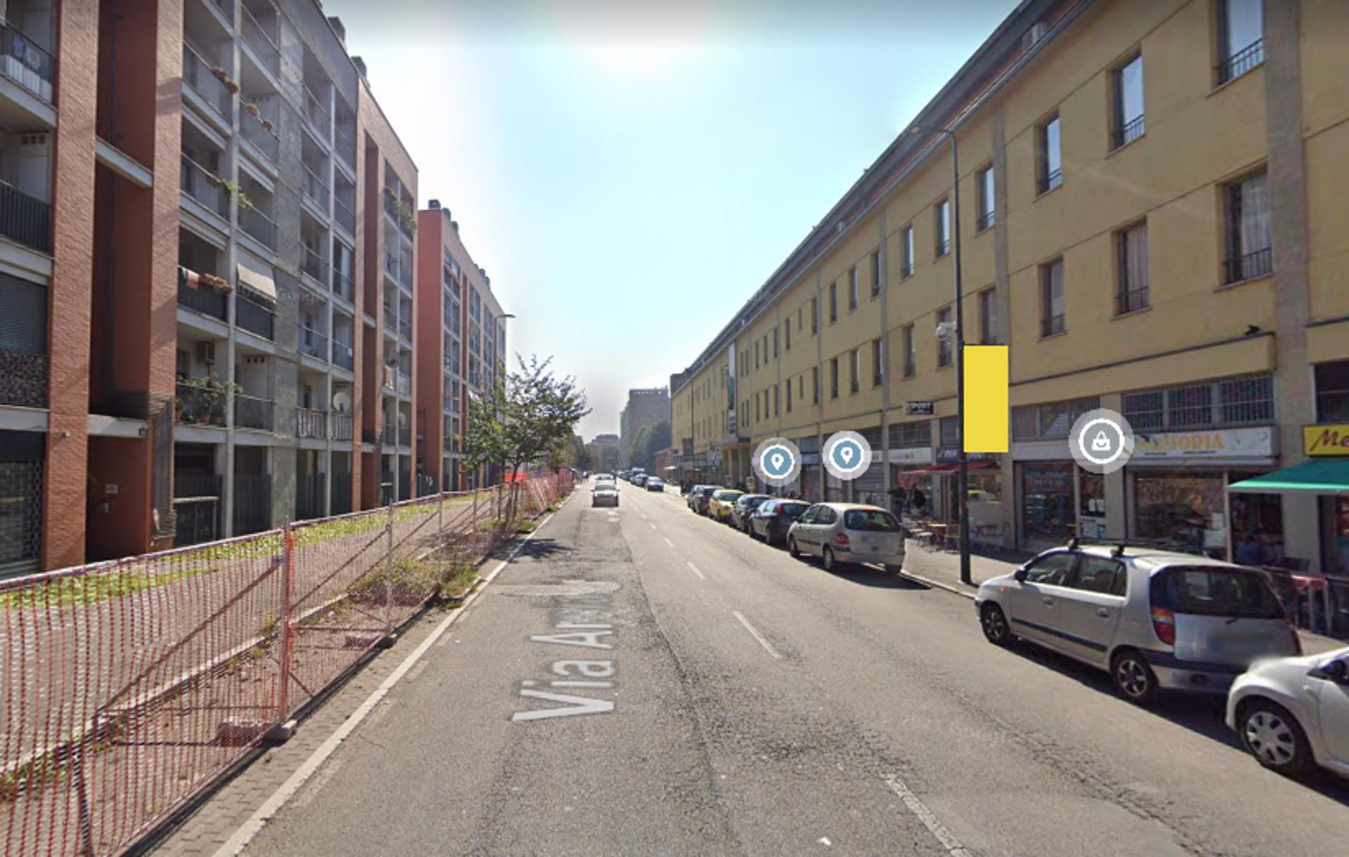 Impianto VERTICAL BANNER a Milano, in zona Bar Boschetti