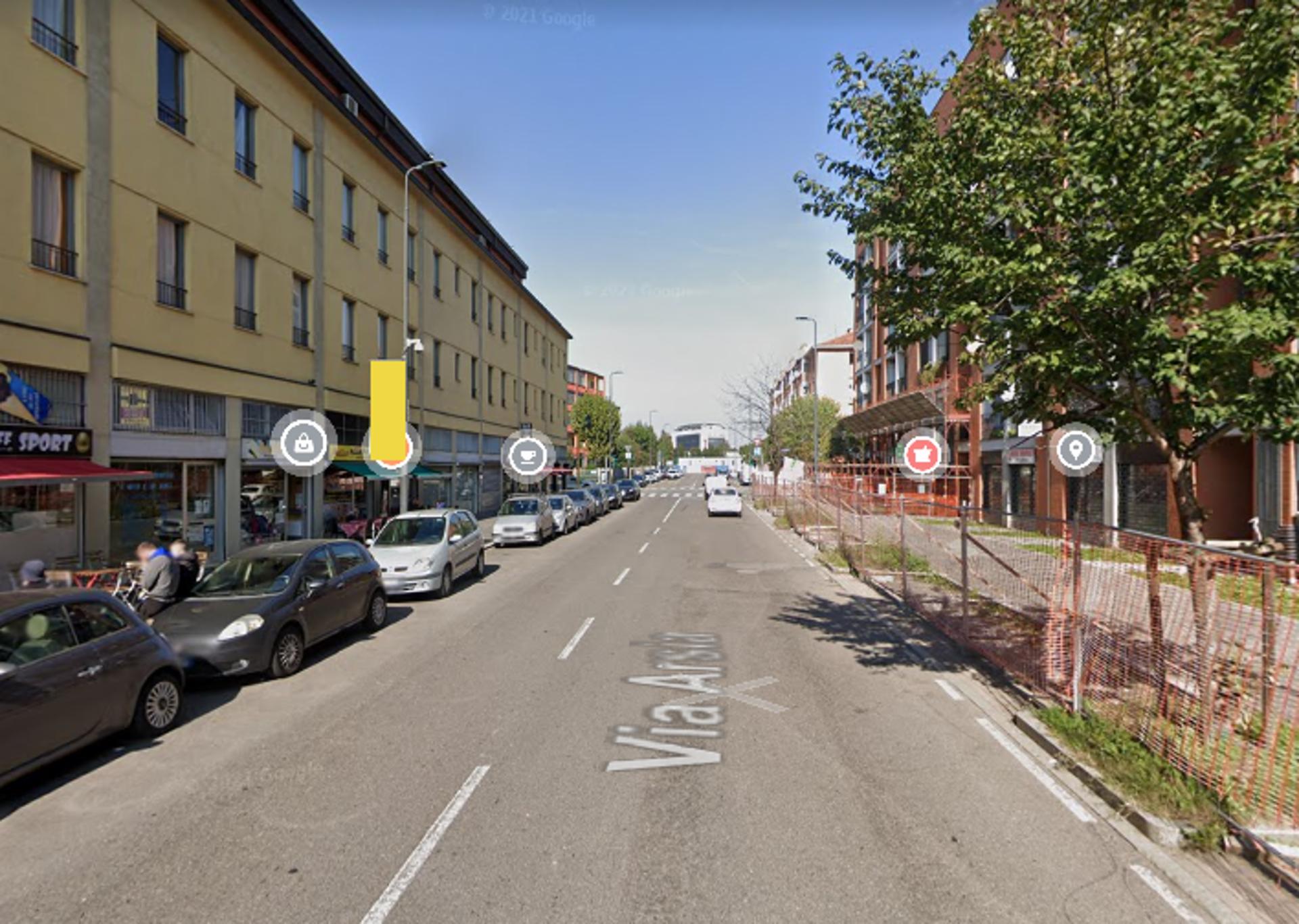 Impianto VERTICAL BANNER a Milano, in zona Bar Boschetti